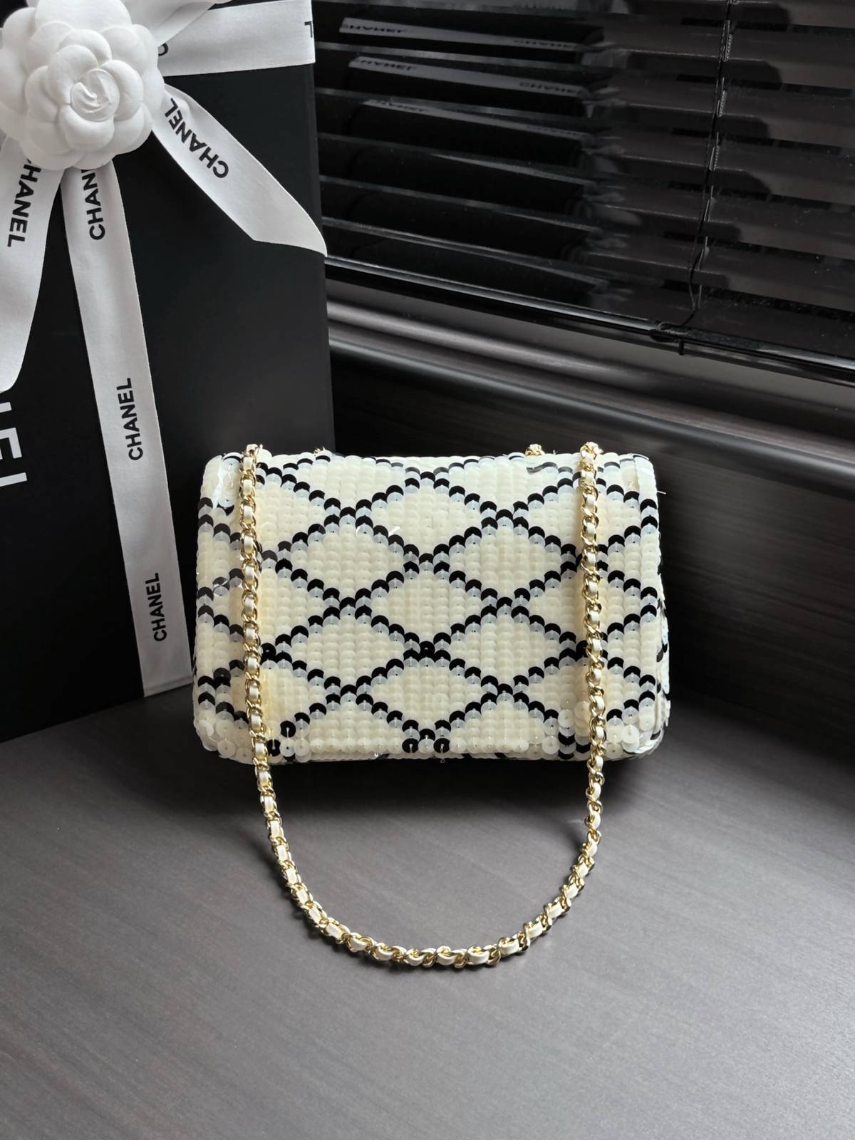シャネル CHANEL マトラッセ デカマトラッセ フラップバッグ ブラック ホワイト ブラック金具 2WAY レディー - 画像 10