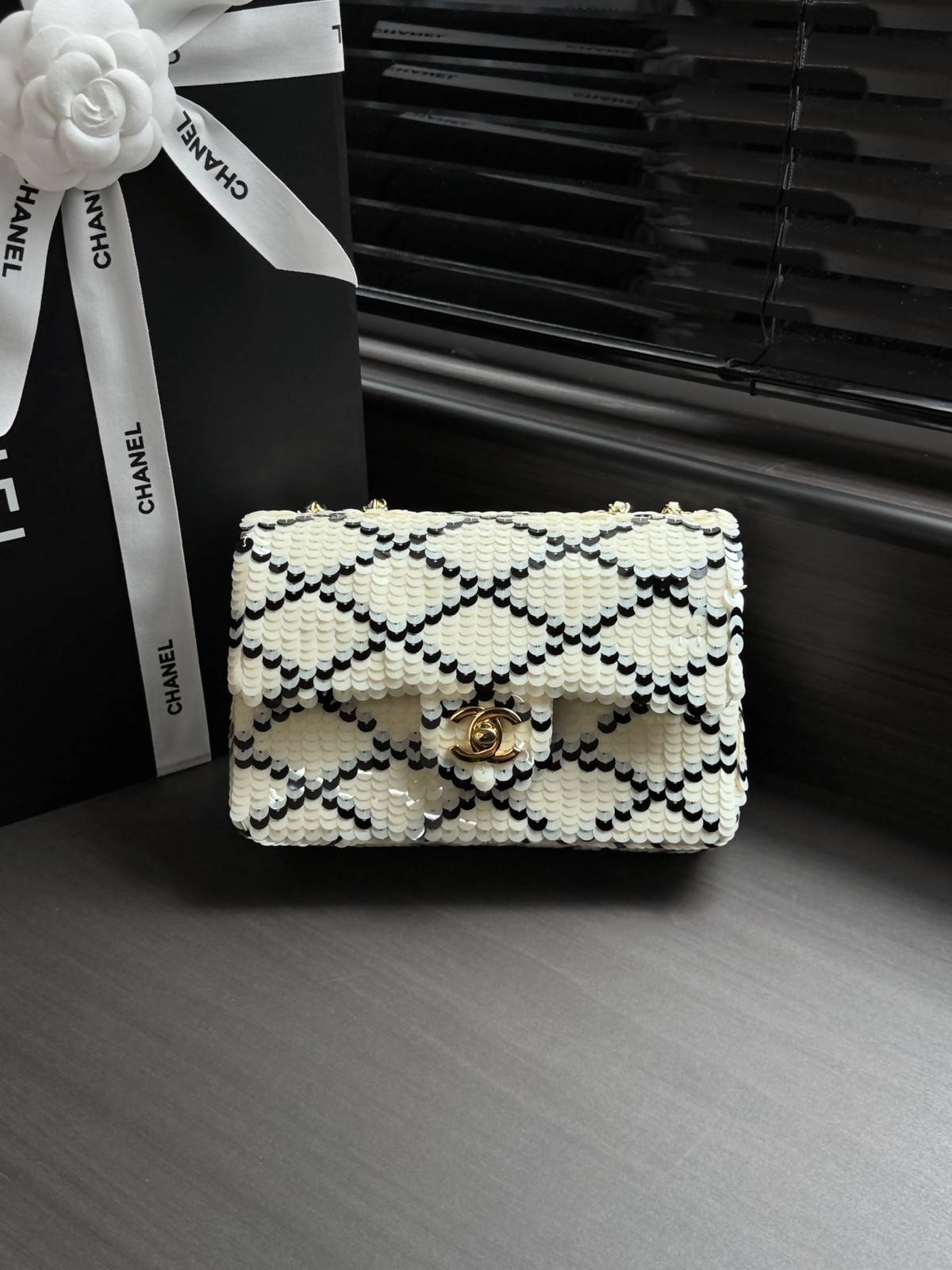 シャネル CHANEL マトラッセ デカマトラッセ フラップバッグ ブラック ホワイト ブラック金具 2WAY レディー - 画像 11