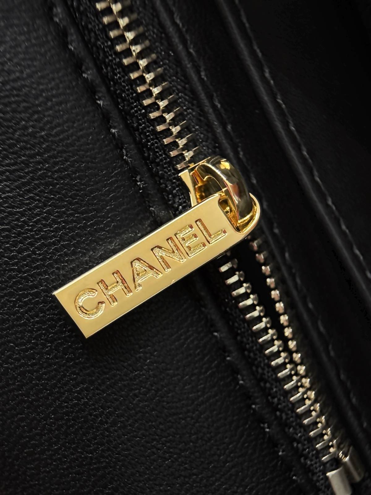 シャネル CHANEL マトラッセ デカマトラッセ フラップバッグ ブラック ホワイト ブラック金具 2WAY レディー - 画像 13