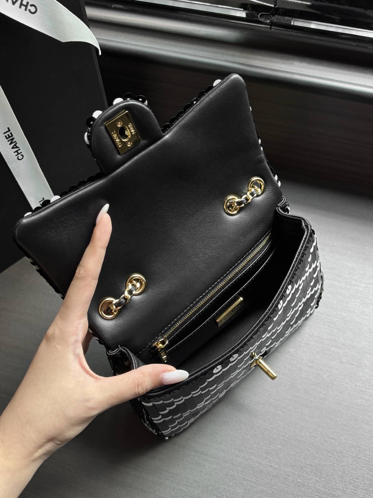 シャネル CHANEL マトラッセ デカマトラッセ フラップバッグ ブラック ホワイト ブラック金具 2WAY レディー - 画像 16