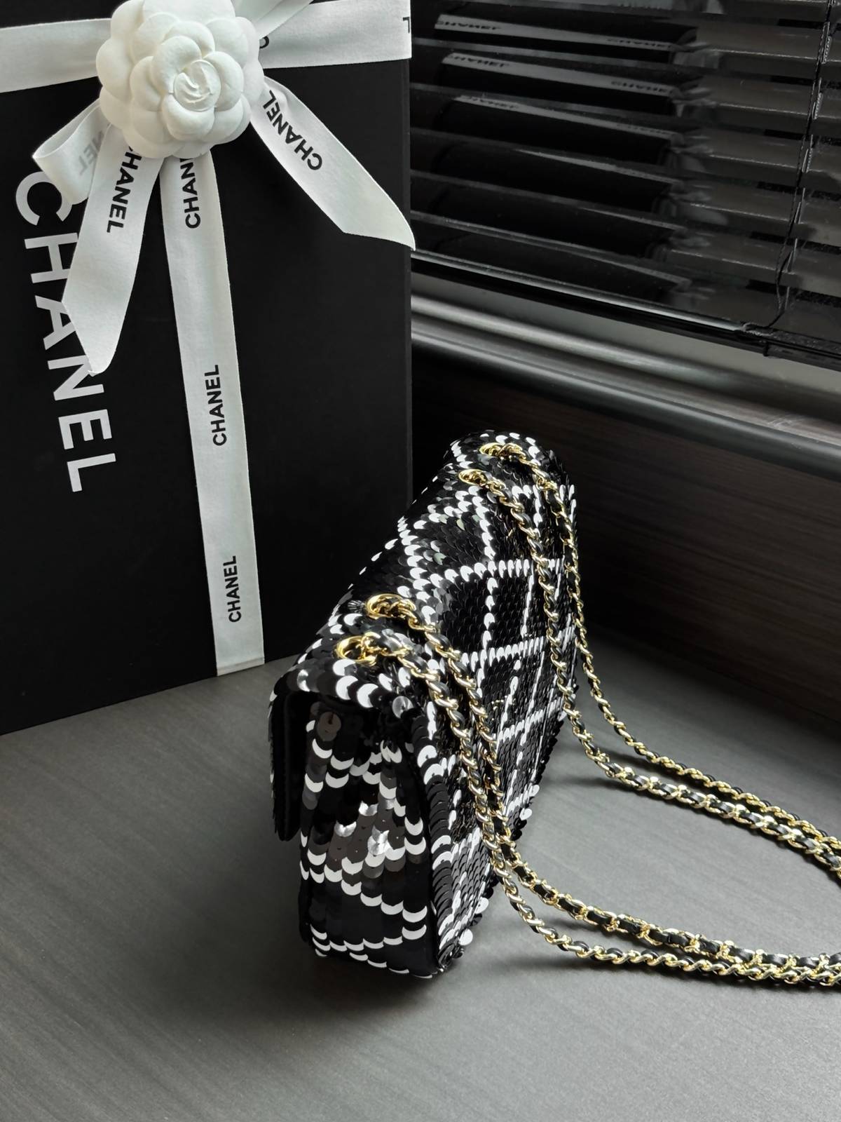 シャネル CHANEL マトラッセ デカマトラッセ フラップバッグ ブラック ホワイト ブラック金具 2WAY レディー - 画像 19