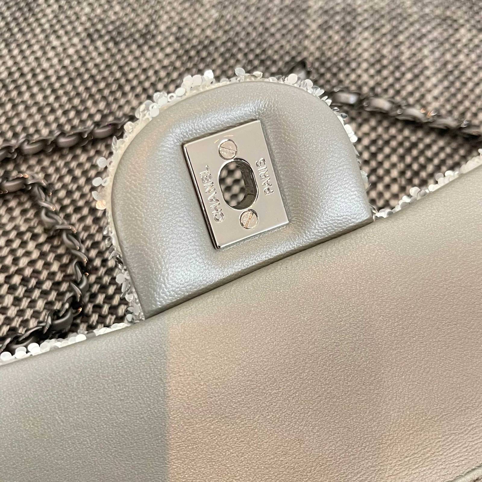 シャネル CHANEL 2424 キャビアスキン チェーンウォレット ブラック ブラック金具 ターンロック ミラー付き - 画像 2