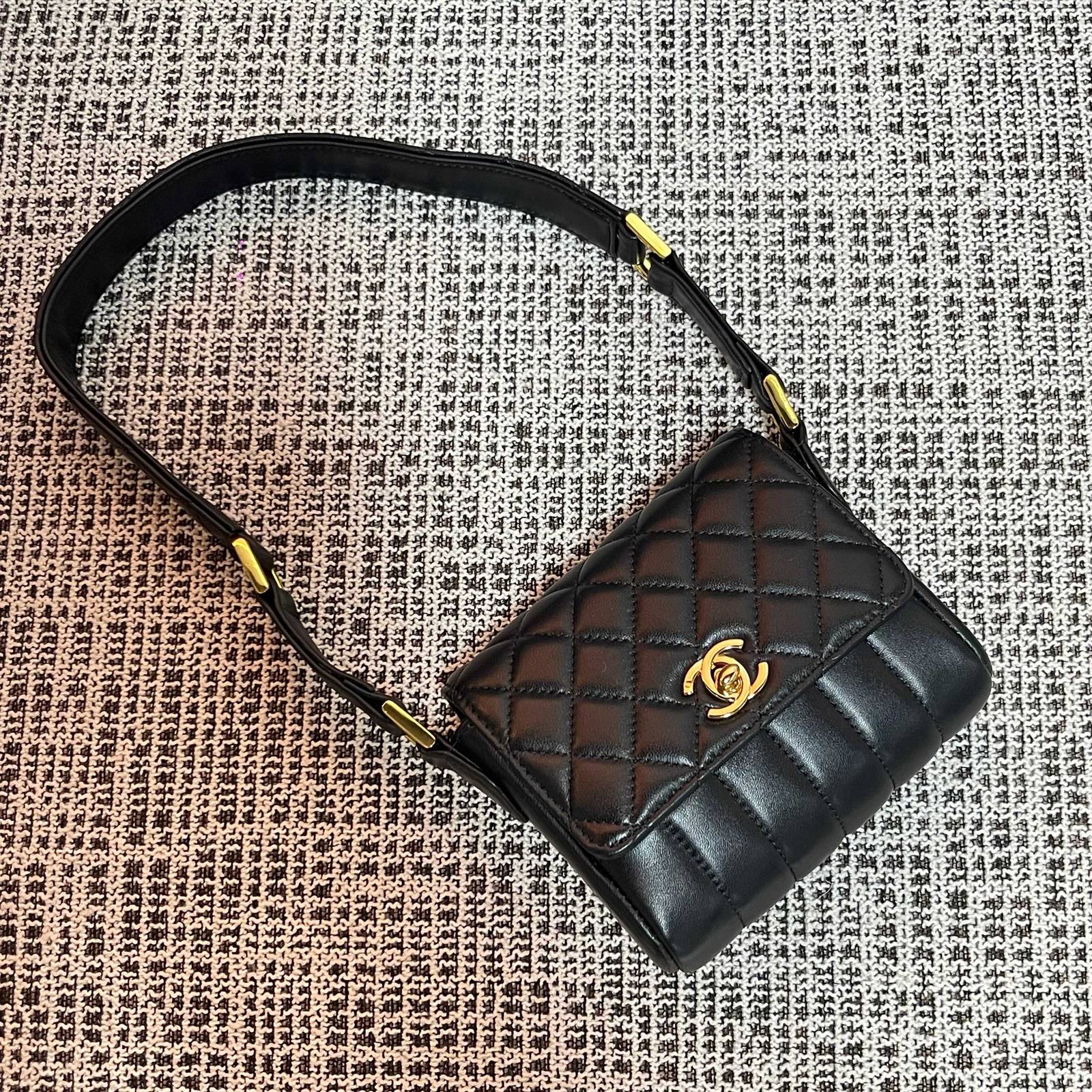 シャネル CHANEL マトラッセ ミニチェーンショルダーバッグ ブラック ゴールド金具 レディース
