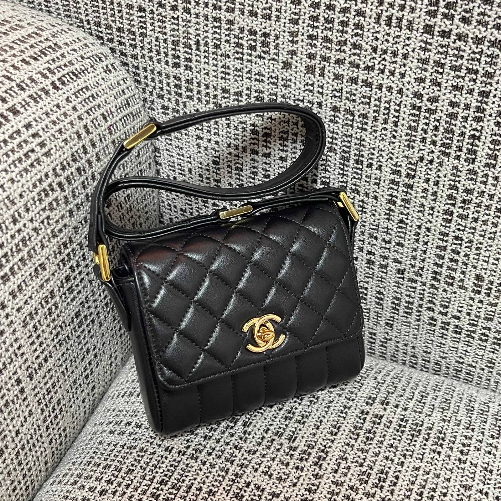 シャネル CHANEL マトラッセ ミニチェーンショルダーバッグ ブラック ゴールド金具 レディース - 画像 2