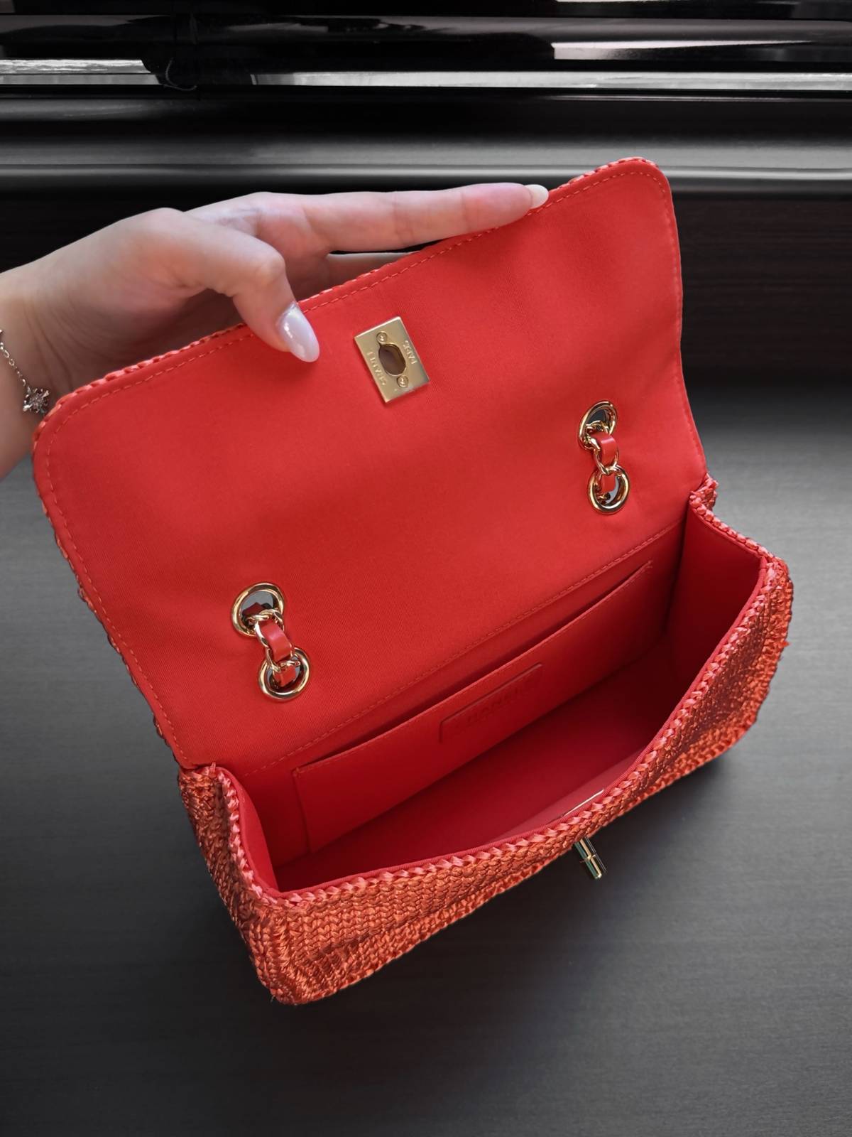 シャネル CHANEL マトラッセ フラップバッグ ラフィア素材 ゴールド金具 ショルダーバッグ レディース レッド ブ - 画像 5