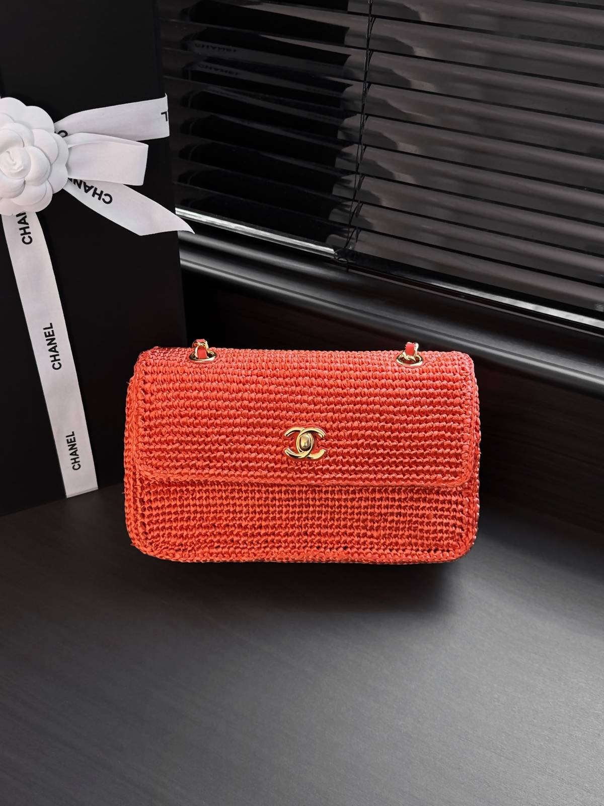 シャネル CHANEL マトラッセ フラップバッグ ラフィア素材 ゴールド金具 ショルダーバッグ レディース レッド ブ - 画像 10
