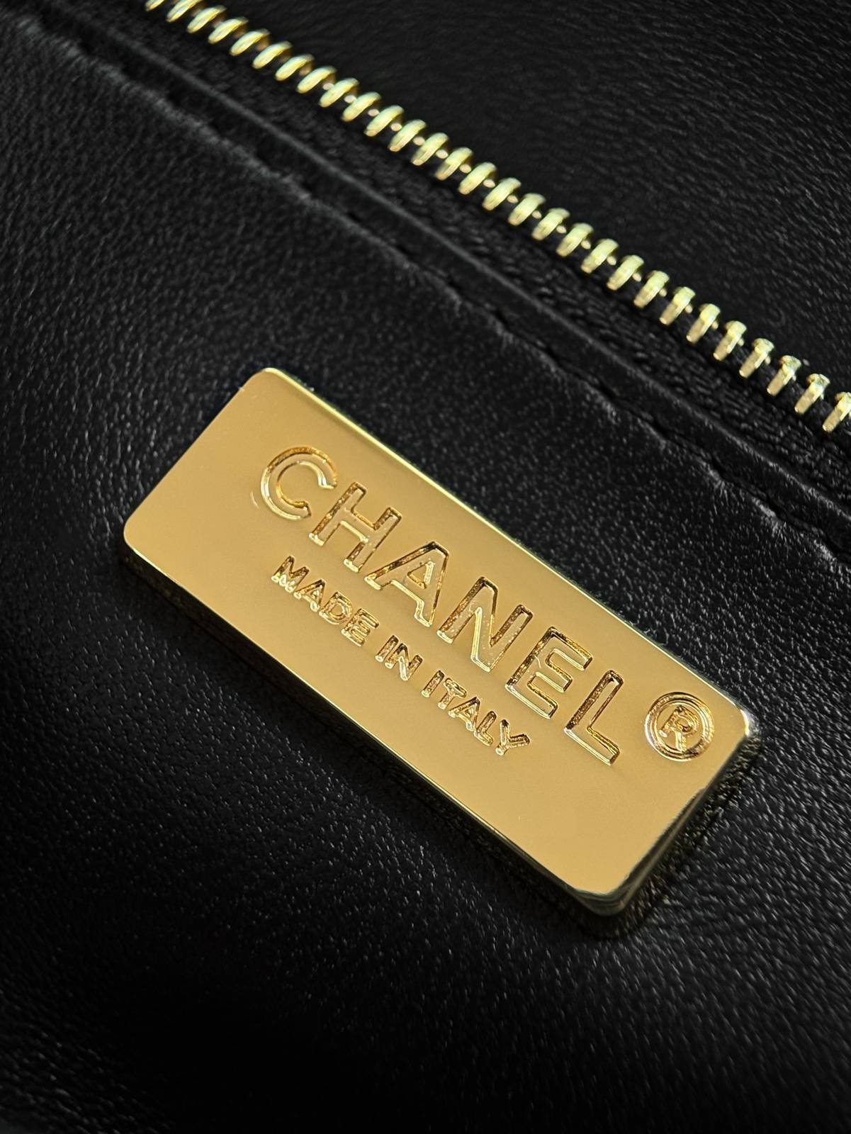 シャネル CHANEL マトラッセ デカマトラッセ チェーンショルダーバッグ ブラック ゴールド金具 レザー編み込みチェ - 画像 2