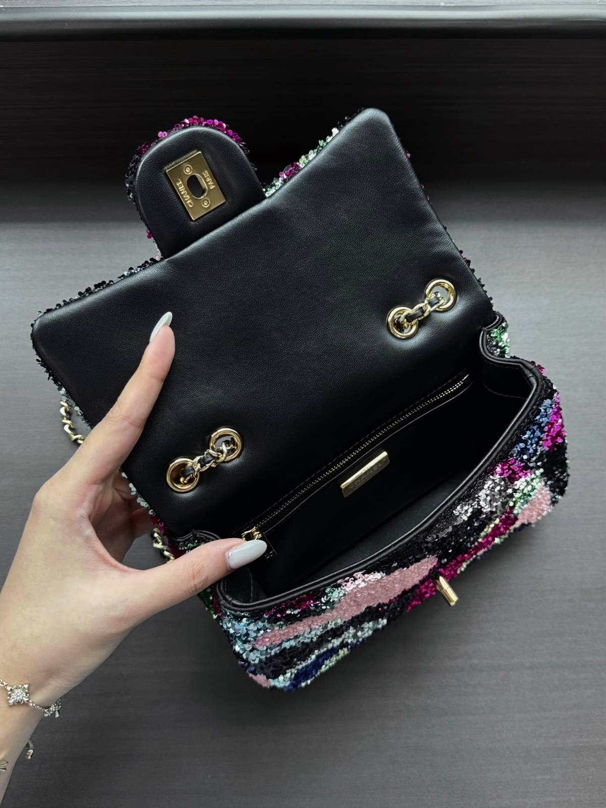 シャネル CHANEL マトラッセ デカマトラッセ チェーンショルダーバッグ ブラック ゴールド金具 レザー編み込みチェ - 画像 4