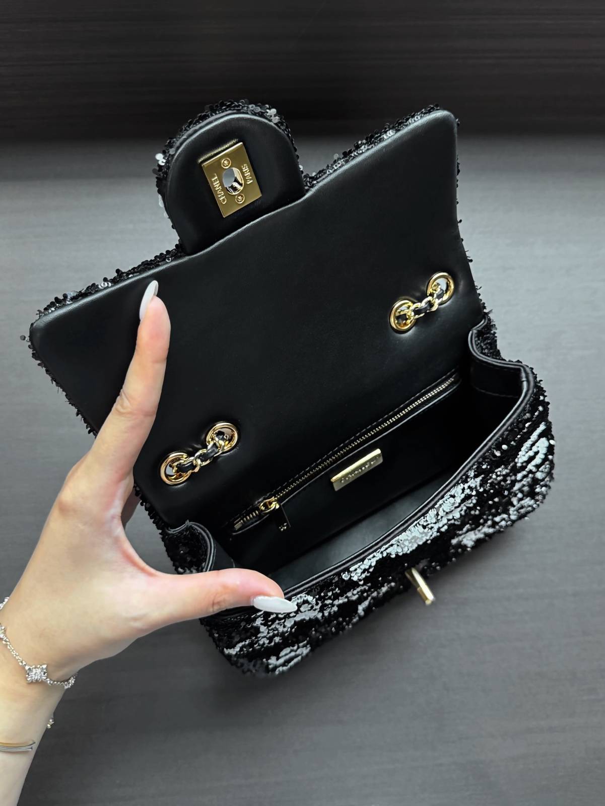 シャネル CHANEL マトラッセ デカマトラッセ チェーンショルダーバッグ ブラック ゴールド金具 レザー編み込みチェ - 画像 13