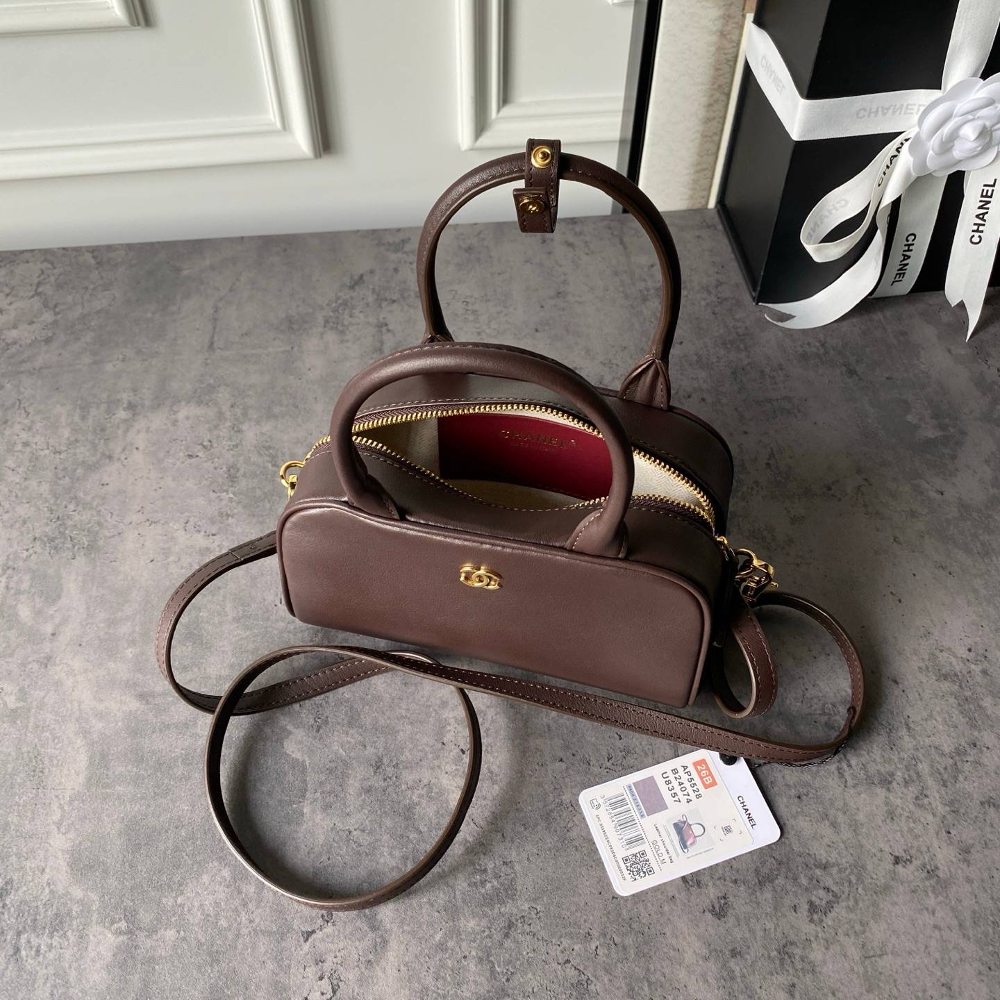 シャネル CHANEL AP5628 ミニボストンバッグ キャビアスキン ブラック ゴールド金具 ターンロック 2WAY - 画像 5