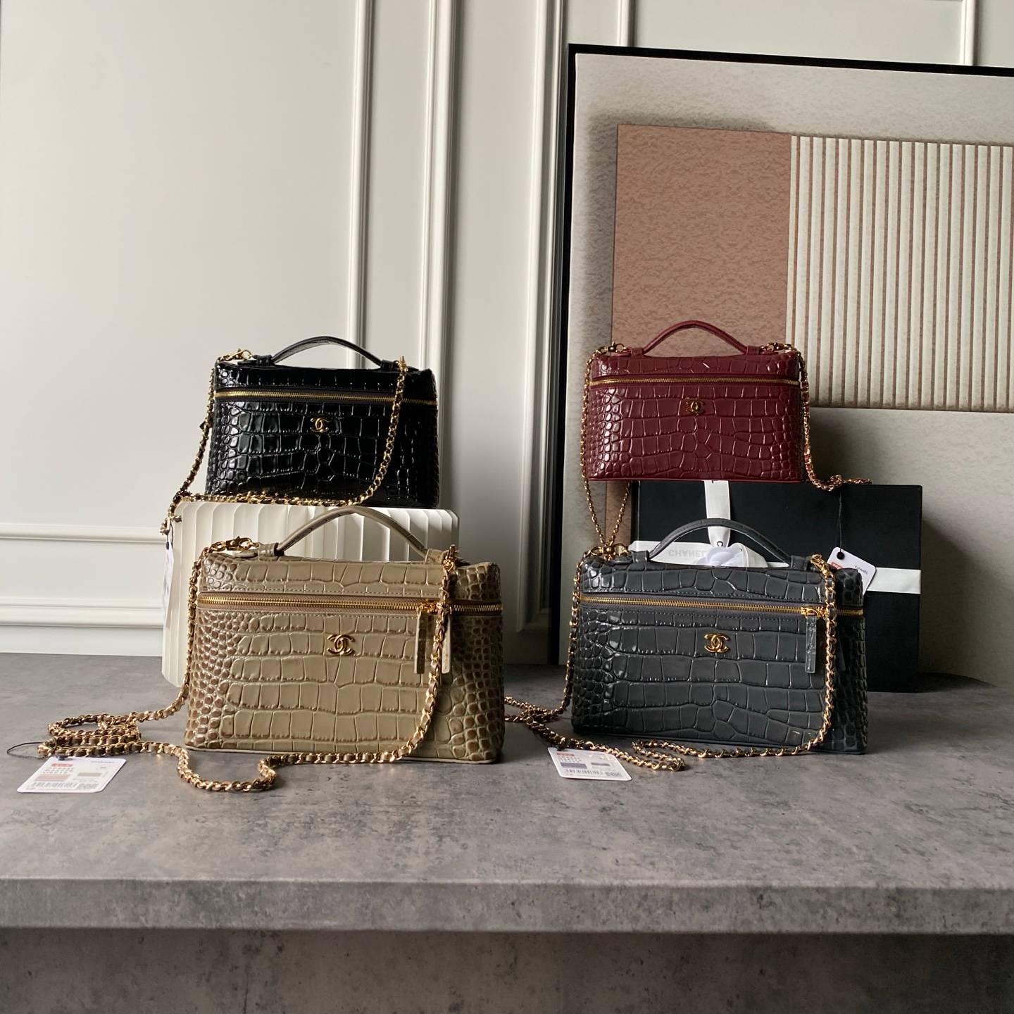 シャネル CHANEL マトラッセ チェーンショルダーバッグ キャビアスキン ヴァニティ バッグ ブラック ホワイト ベ