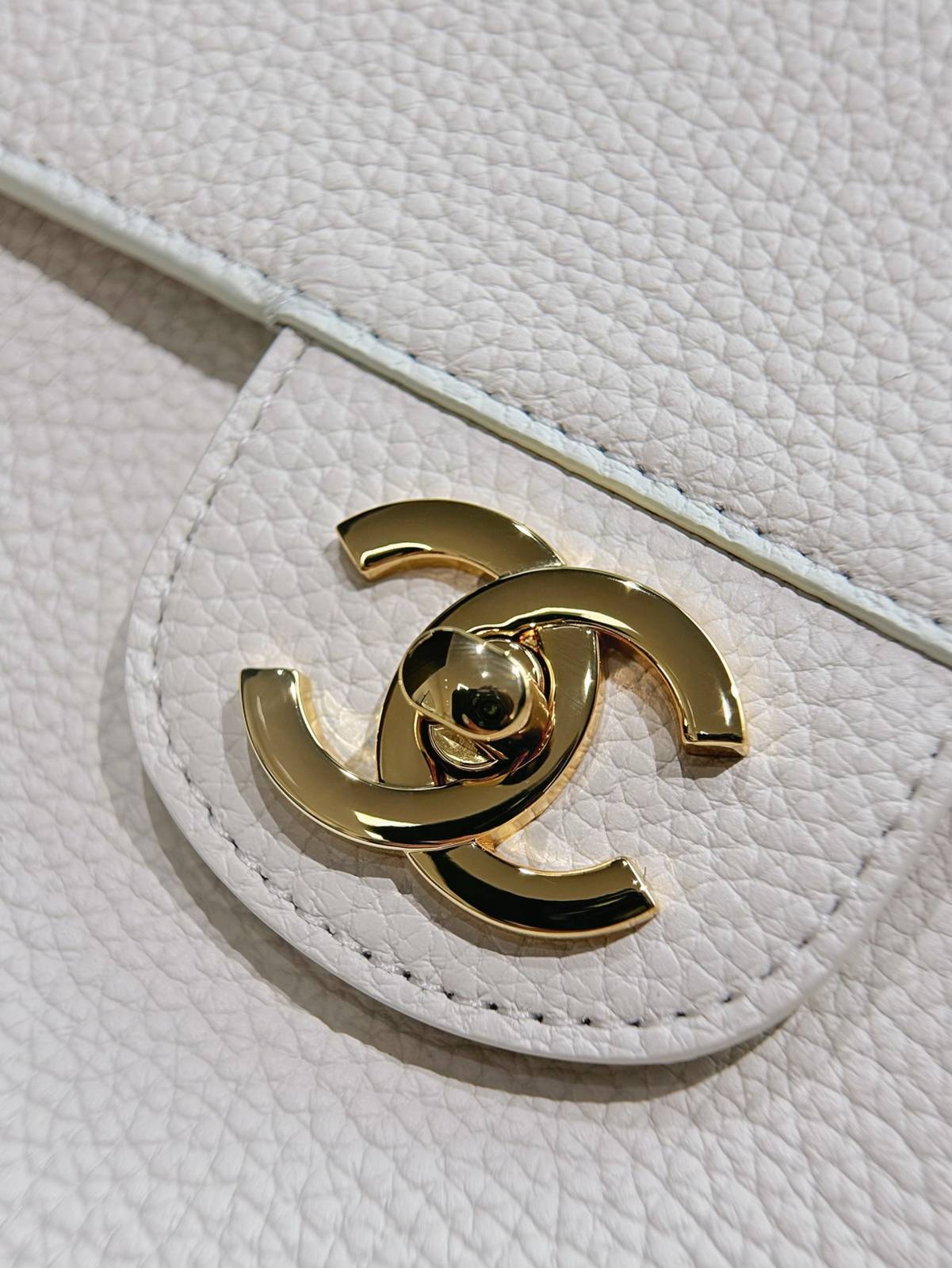 シャネル マトラッセ チェーンショルダーバッグ フラップバッグ レディース ゴールド金具 ホワイト ブラック - 画像 15