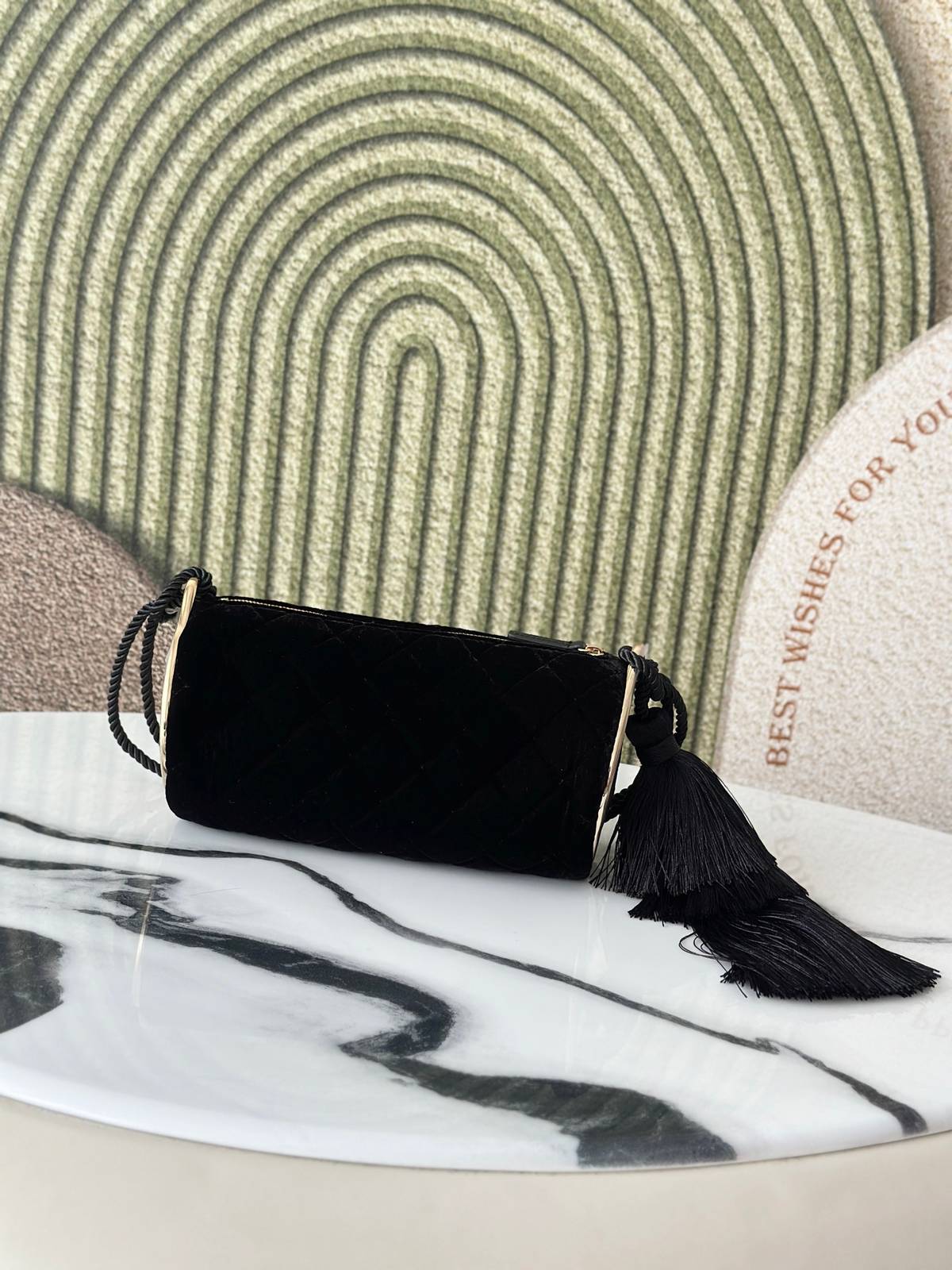 シャネル CHANEL ベロア タッセル付き チェーンショルダーバッグ ブラック ゴールド金具 レディース
