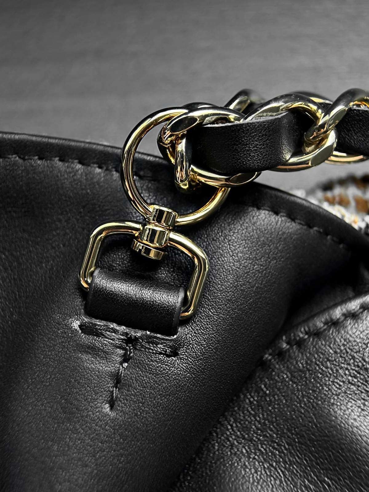 シャネル CHANEL マトラッセ ツイード レオパード フラップバッグ チェーンショルダー ゴールド金具 ブラック レ - 画像 3
