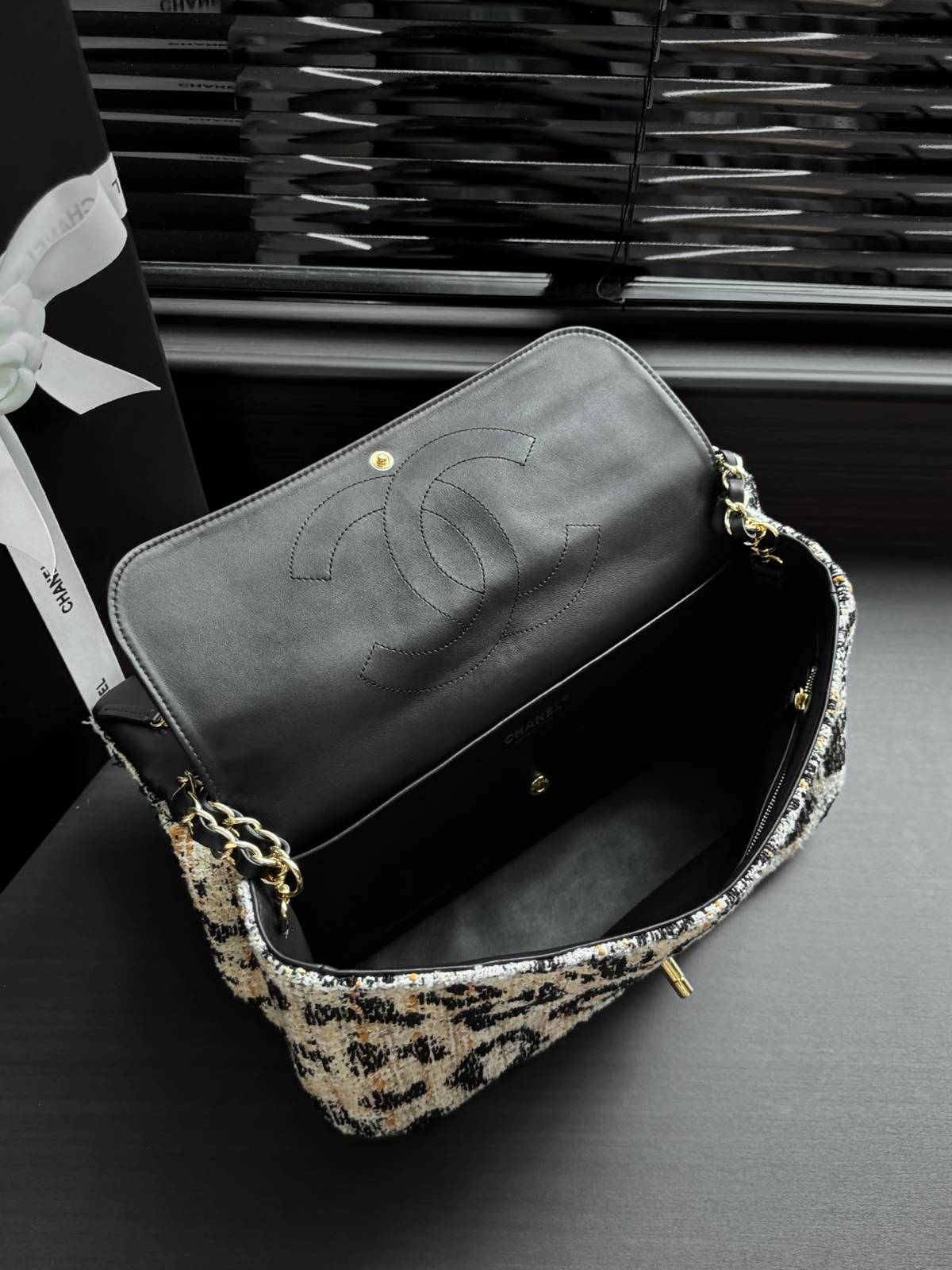 シャネル CHANEL マトラッセ ツイード レオパード フラップバッグ チェーンショルダー ゴールド金具 ブラック レ - 画像 5
