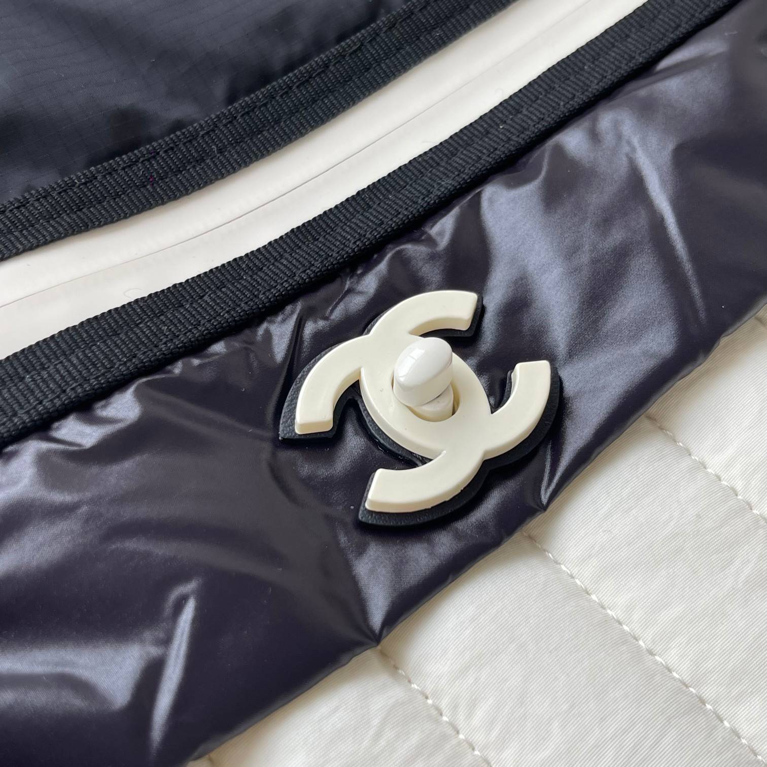 シャネル CHANEL マトラッセ リュック バックパック ブラック ゴールド金具 ファスナー開閉 レザー編み込みチェー - 画像 3