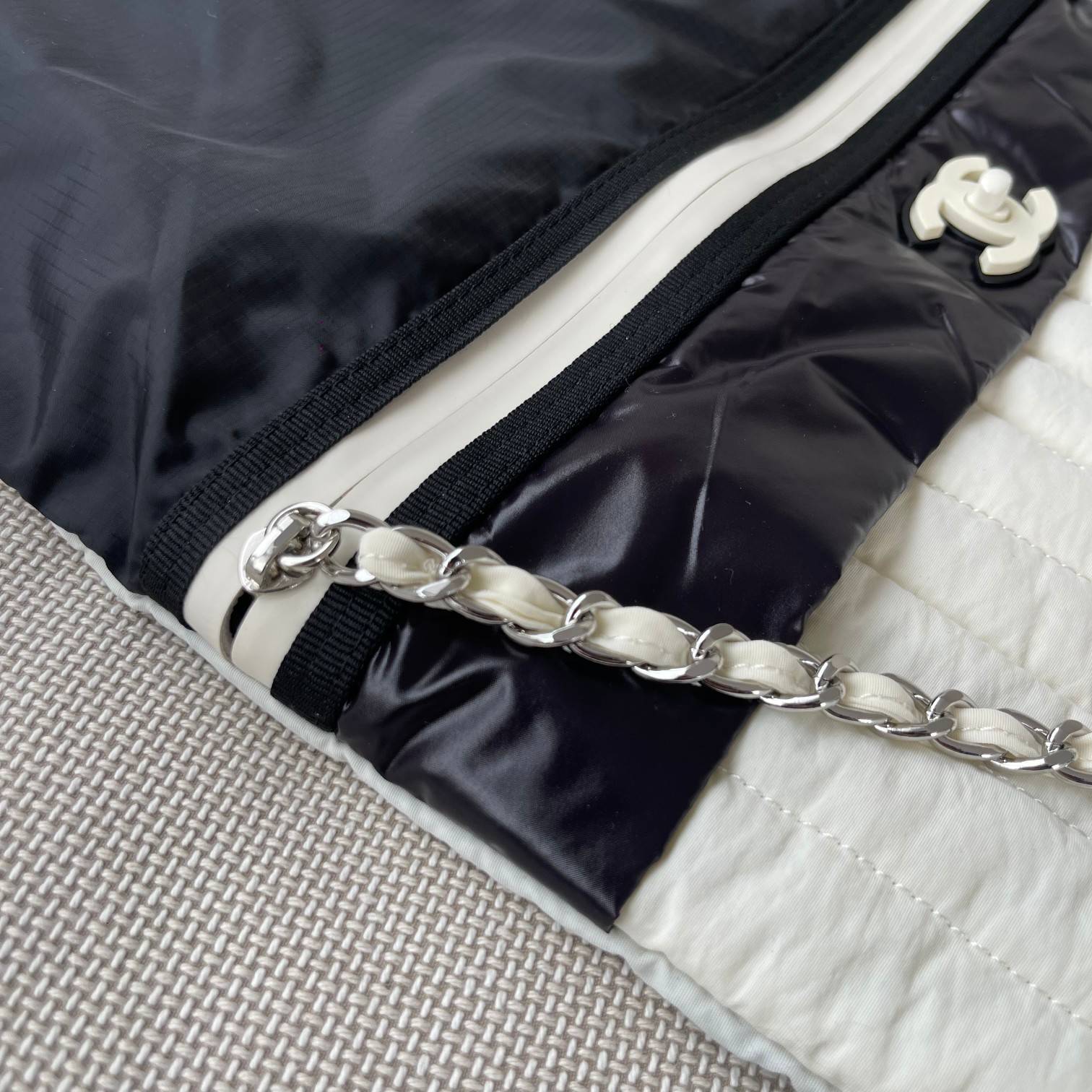 シャネル CHANEL マトラッセ リュック バックパック ブラック ゴールド金具 ファスナー開閉 レザー編み込みチェー - 画像 4