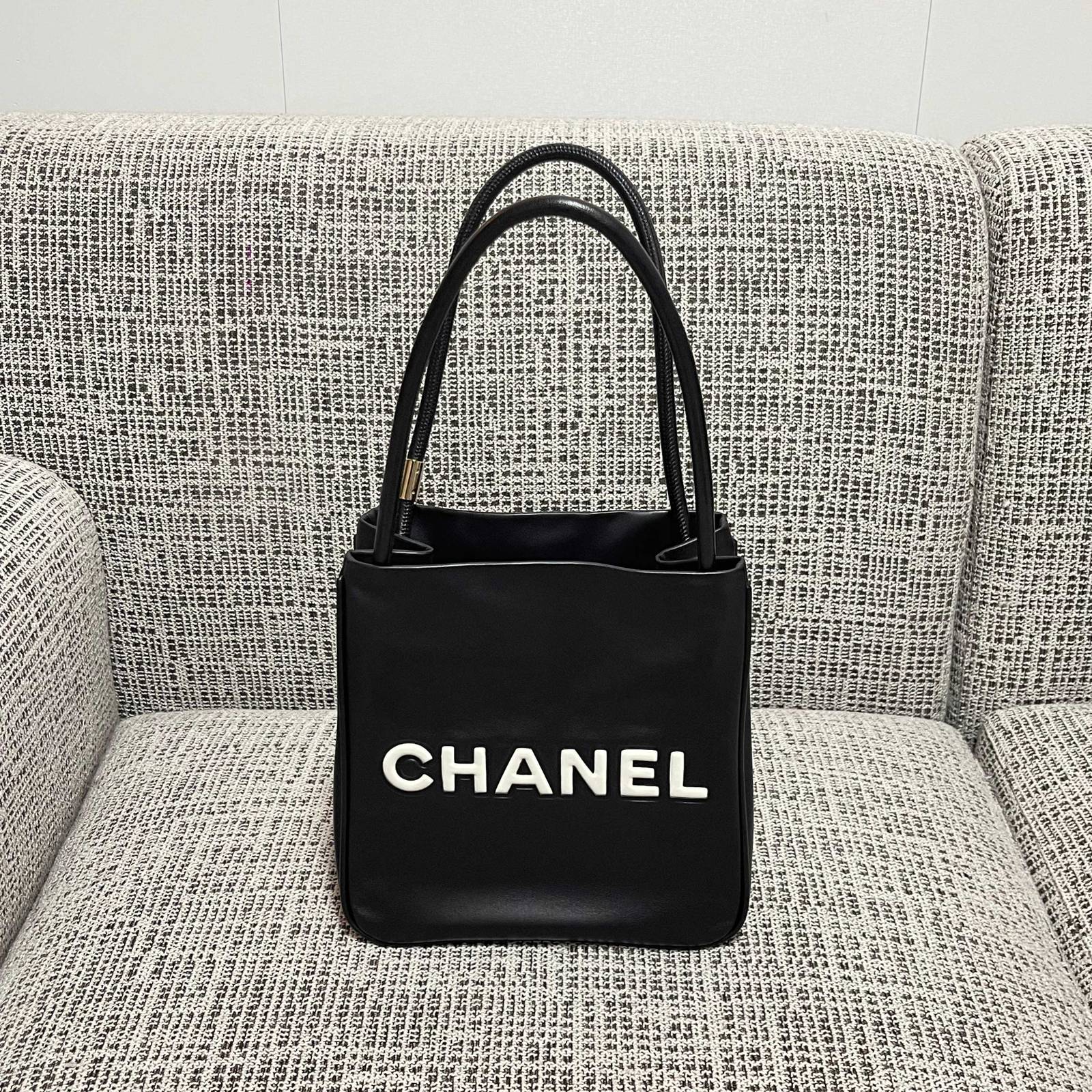シャネル CHANEL ブラック マトラッセ ロゴ キャビアスキン トートバッグ ゴールド金具 ターンロック レディース