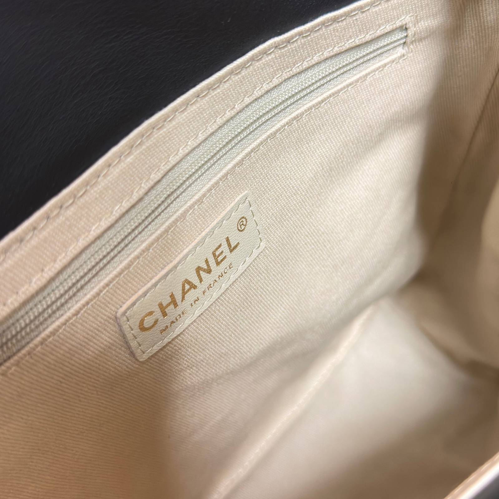 シャネル CHANEL ブラック マトラッセ ロゴ キャビアスキン トートバッグ ゴールド金具 ターンロック レディース - 画像 2