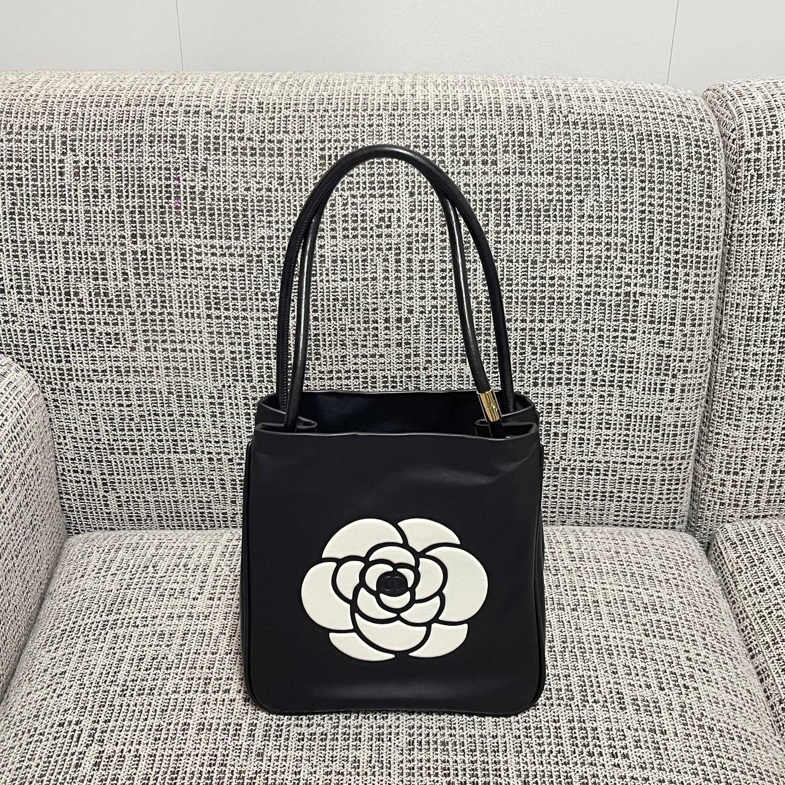 シャネル CHANEL ブラック マトラッセ ロゴ キャビアスキン トートバッグ ゴールド金具 ターンロック レディース - 画像 6