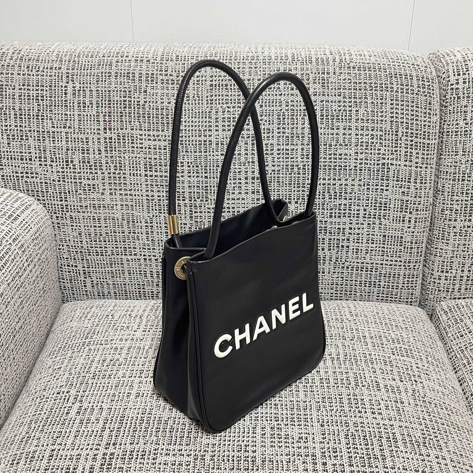 シャネル CHANEL ブラック マトラッセ ロゴ キャビアスキン トートバッグ ゴールド金具 ターンロック レディース - 画像 9