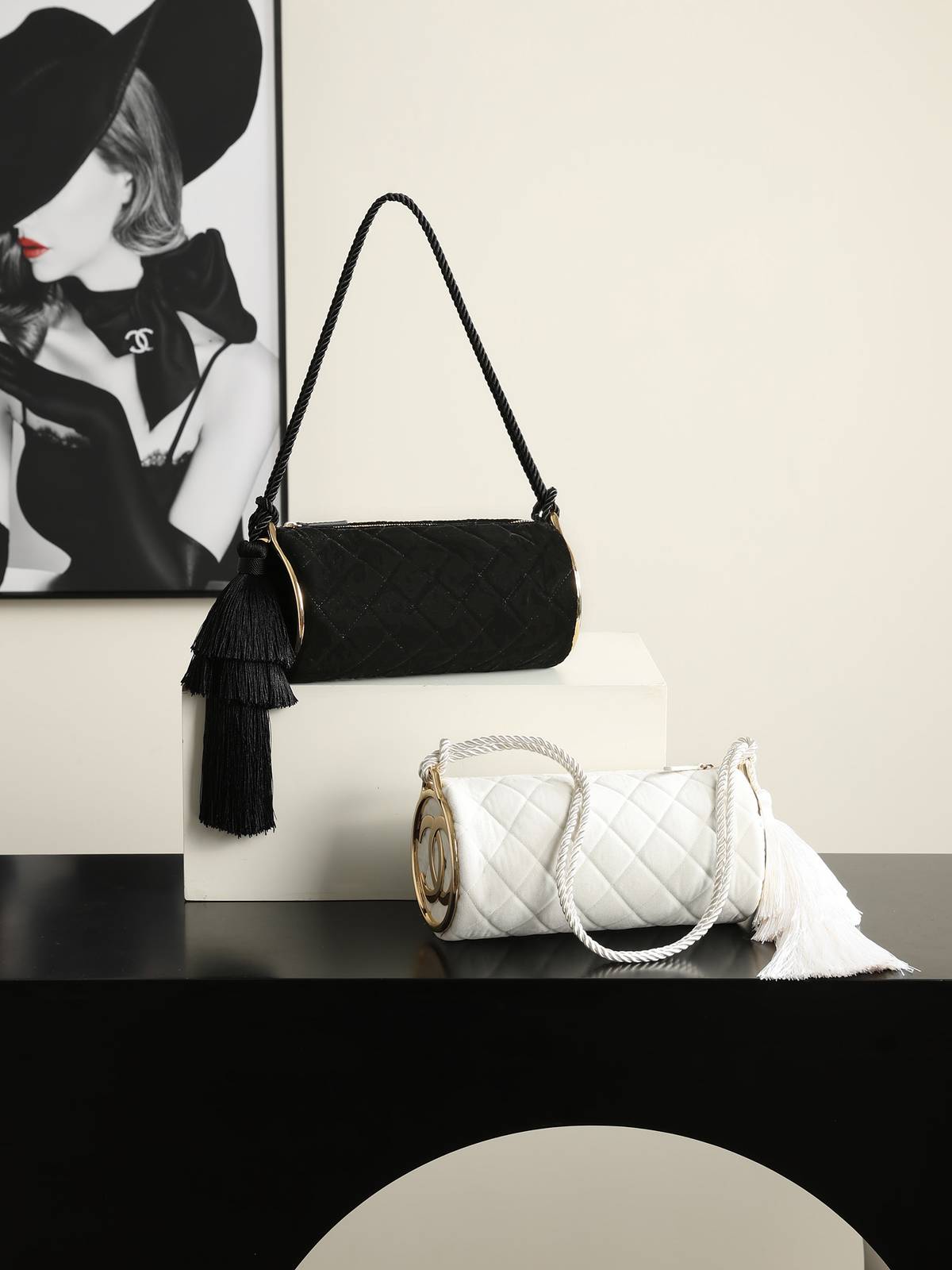 シャネル CHANEL ベロア チェーンショルダー バニティバッグ ターンロック ゴールド金具 ブラック レディース