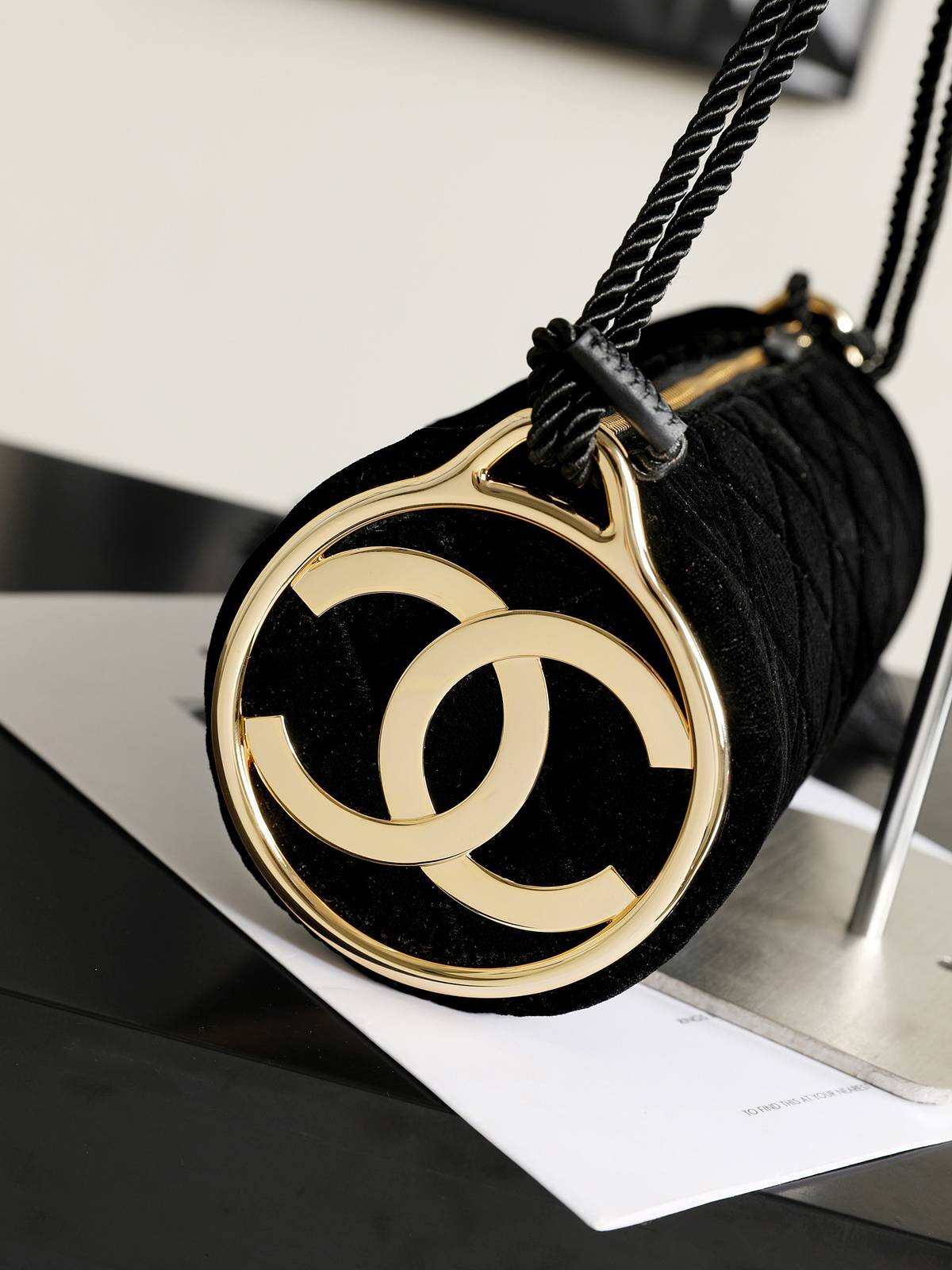 シャネル CHANEL ベロア チェーンショルダー バニティバッグ ターンロック ゴールド金具 ブラック レディース - 画像 4