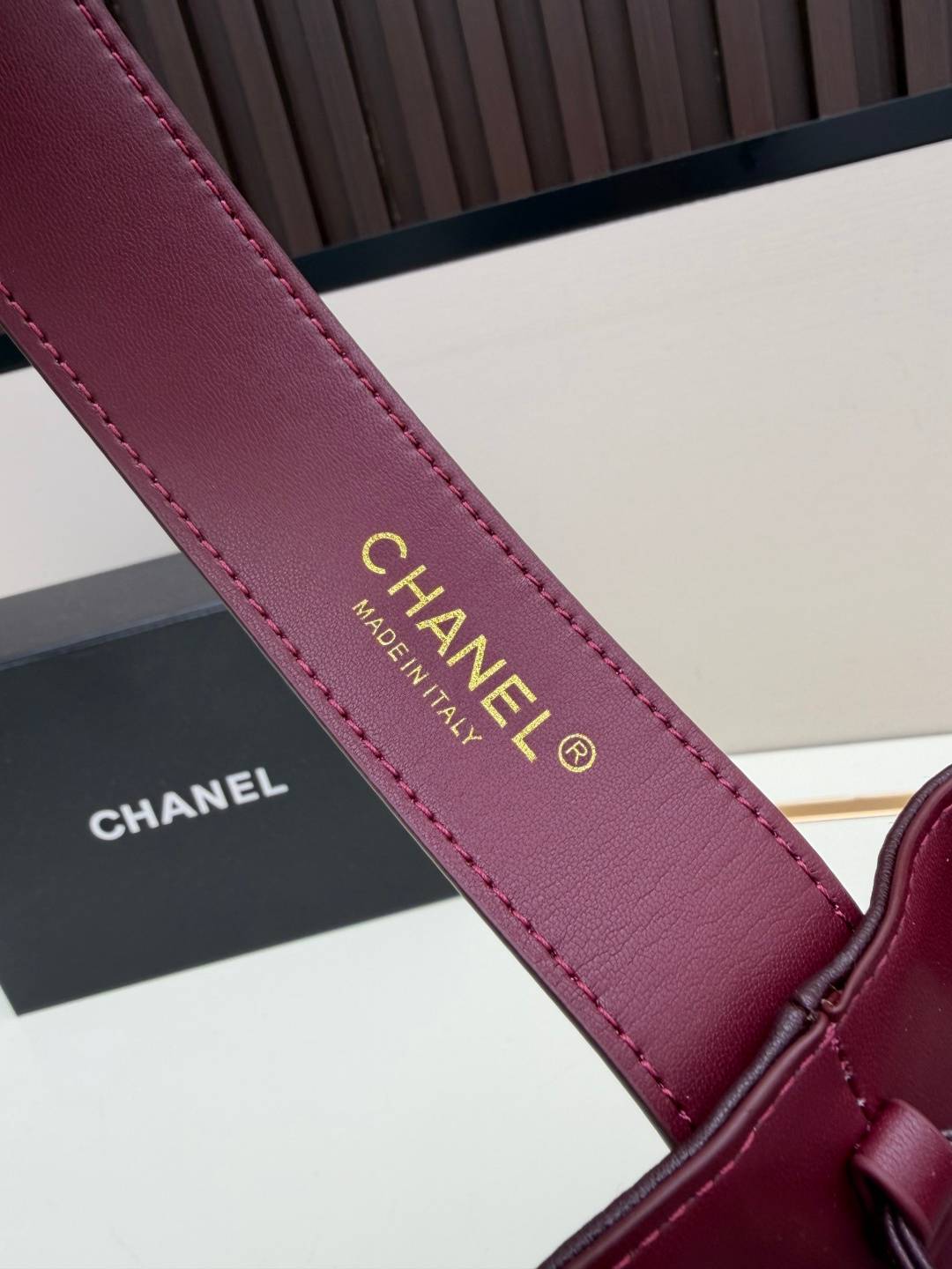 シャネル CHANEL マトラッセ ボストンバッグ レザー 細身チェーン ブラック ホワイト レッド - 画像 4