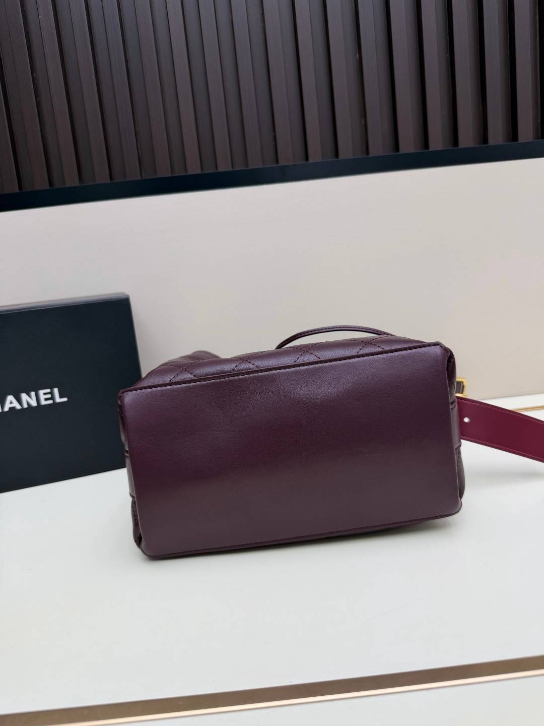 シャネル CHANEL マトラッセ ボストンバッグ レザー 細身チェーン ブラック ホワイト レッド - 画像 5