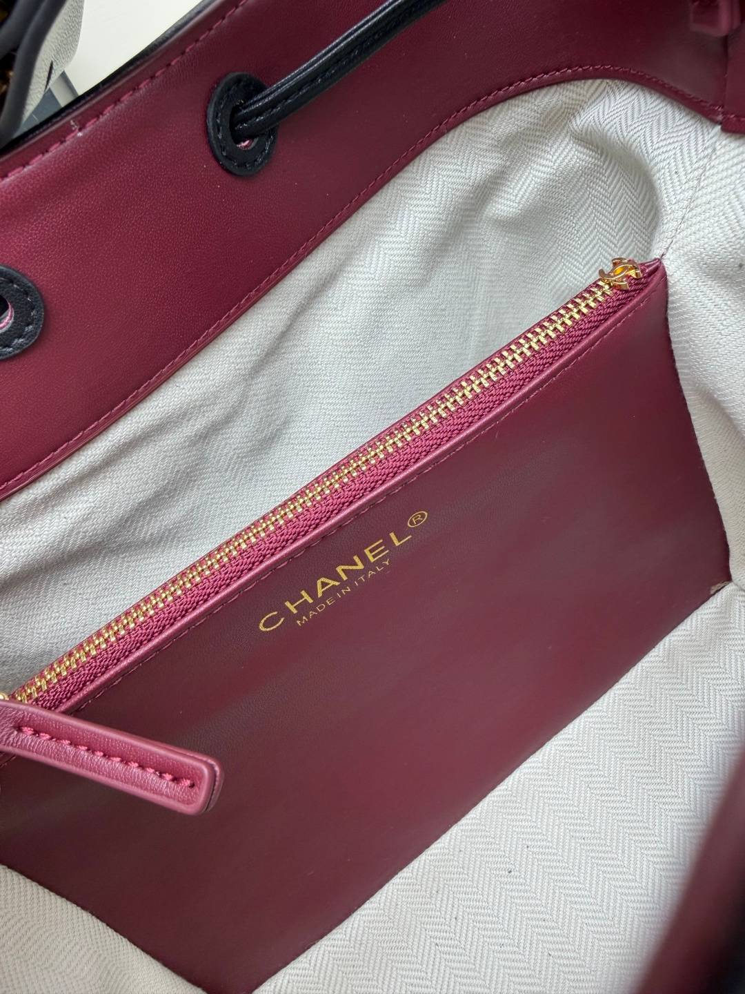 シャネル CHANEL マトラッセ ボストンバッグ レザー 細身チェーン ブラック ホワイト レッド - 画像 11