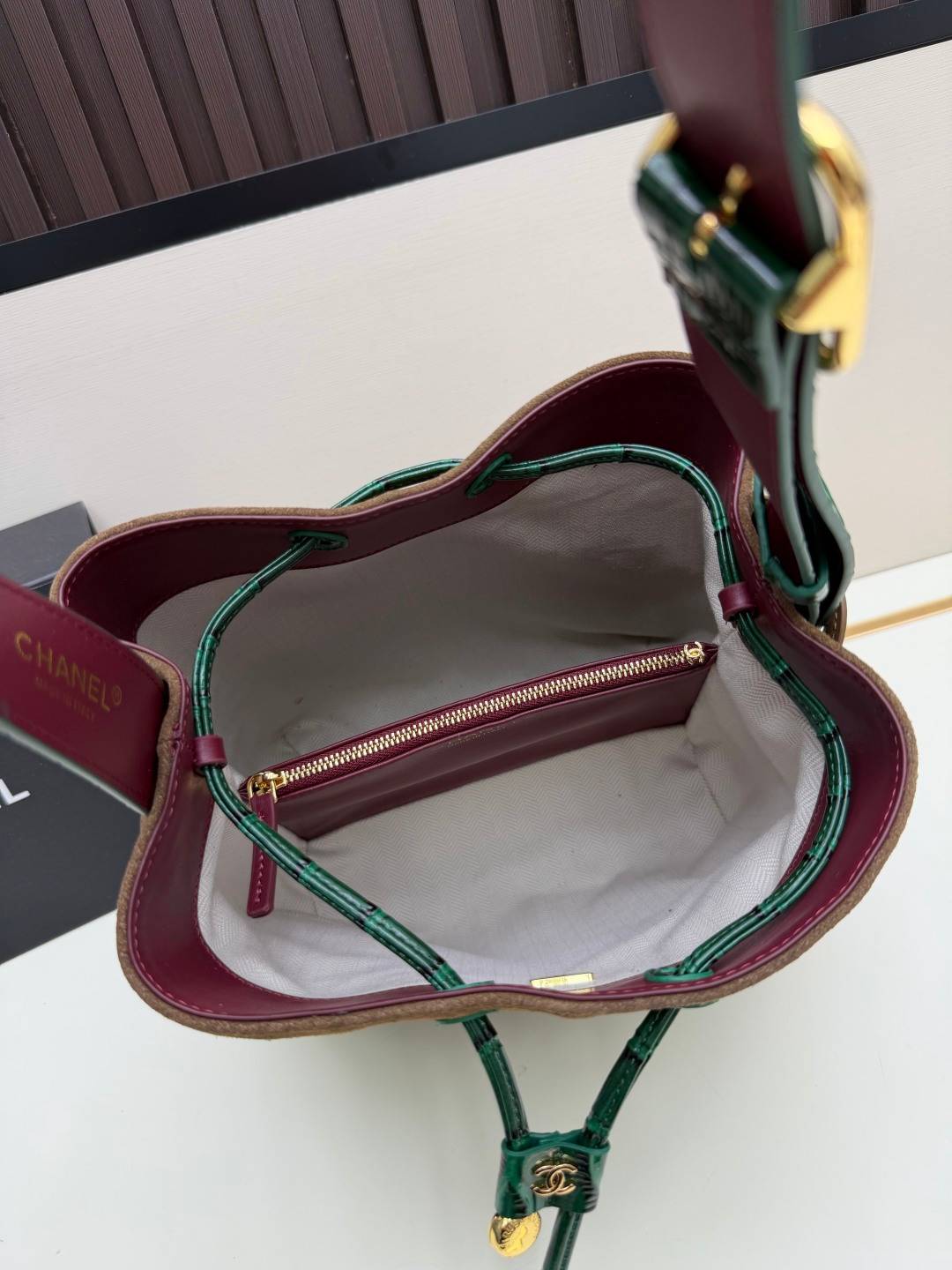 シャネル CHANEL マトラッセ ボストンバッグ レザー 細身チェーン ブラック ホワイト レッド - 画像 19