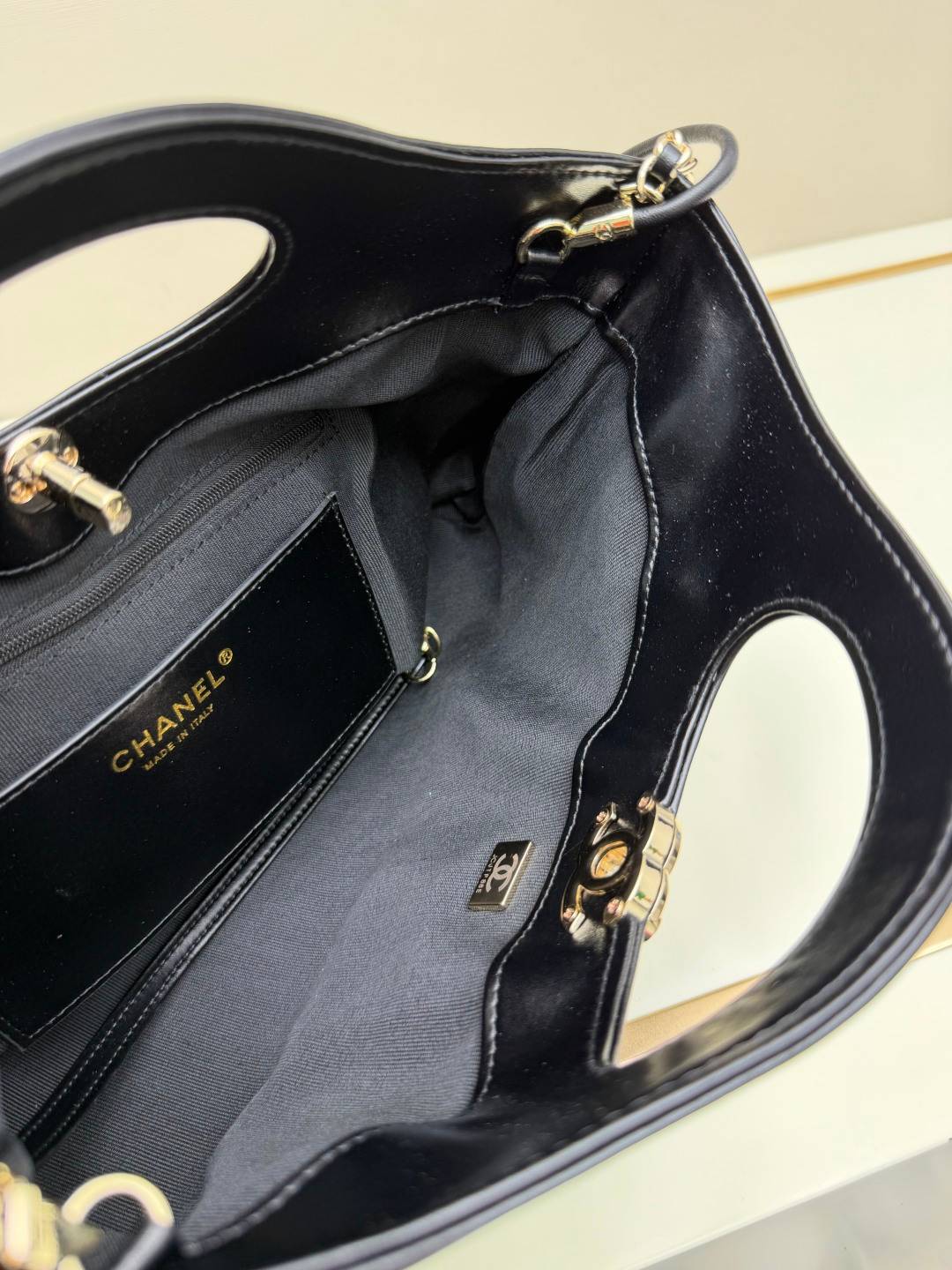 シャネル CHANEL マトラッセ ラムスキン チェーンショルダーバッグ ブラック ホワイト バイカラー ゴールド金具 - 画像 2