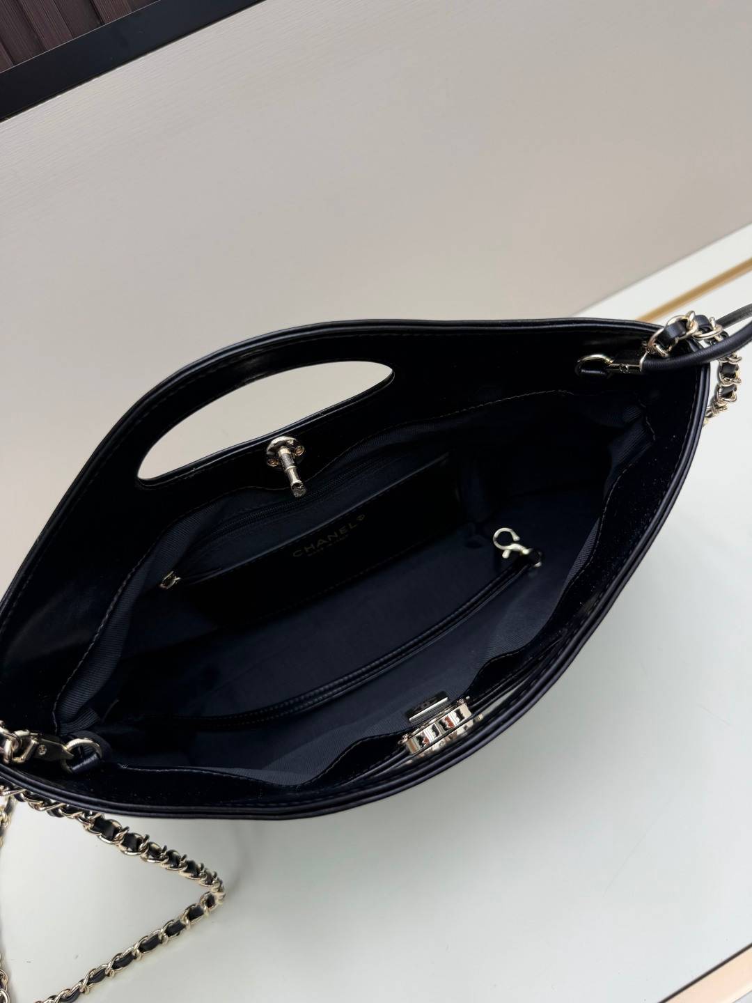シャネル CHANEL マトラッセ ラムスキン チェーンショルダーバッグ ブラック ホワイト バイカラー ゴールド金具 - 画像 3