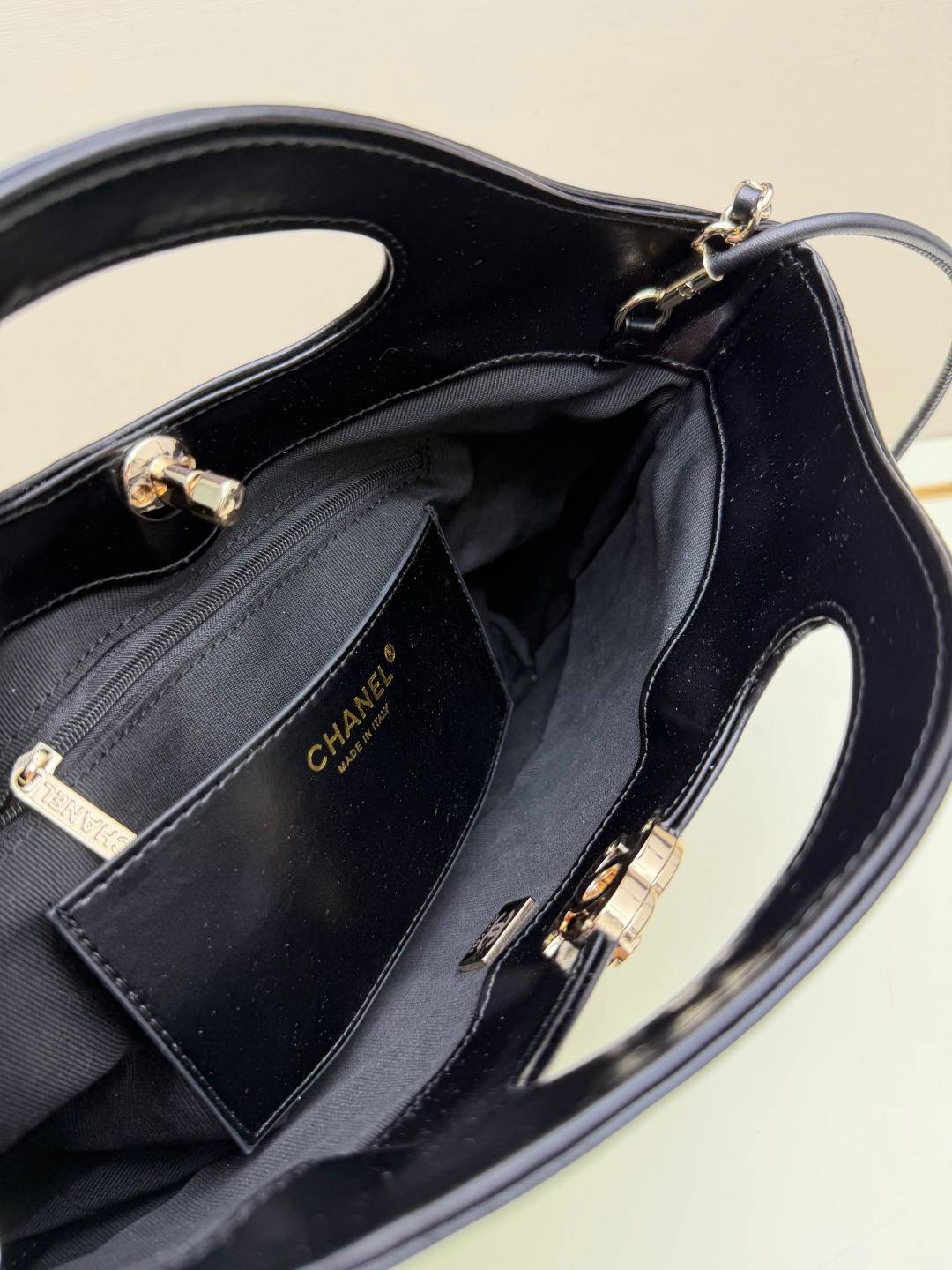 シャネル CHANEL マトラッセ ラムスキン チェーンショルダーバッグ ブラック ホワイト バイカラー ゴールド金具 - 画像 10