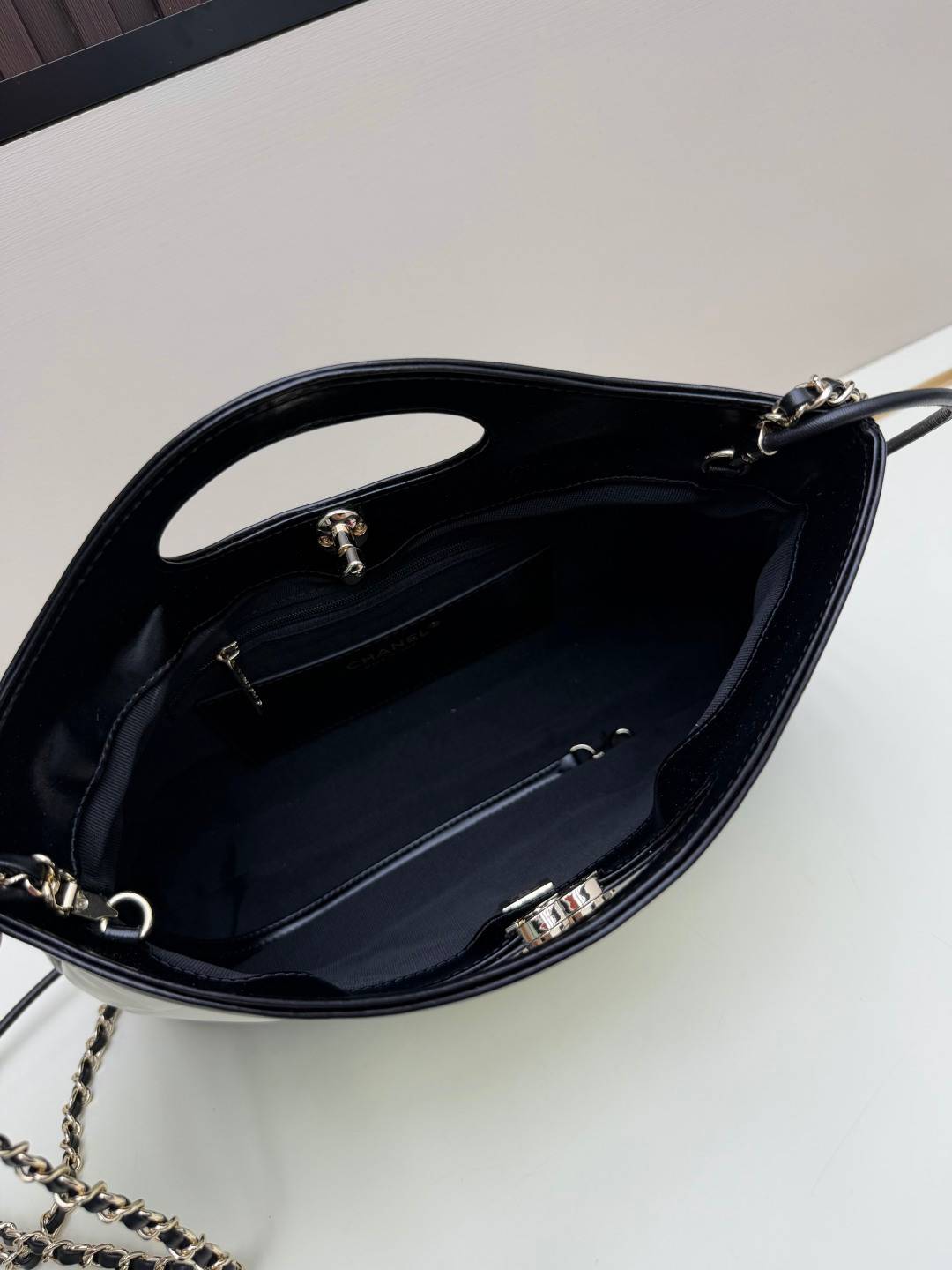 シャネル CHANEL マトラッセ ラムスキン チェーンショルダーバッグ ブラック ホワイト バイカラー ゴールド金具 - 画像 11