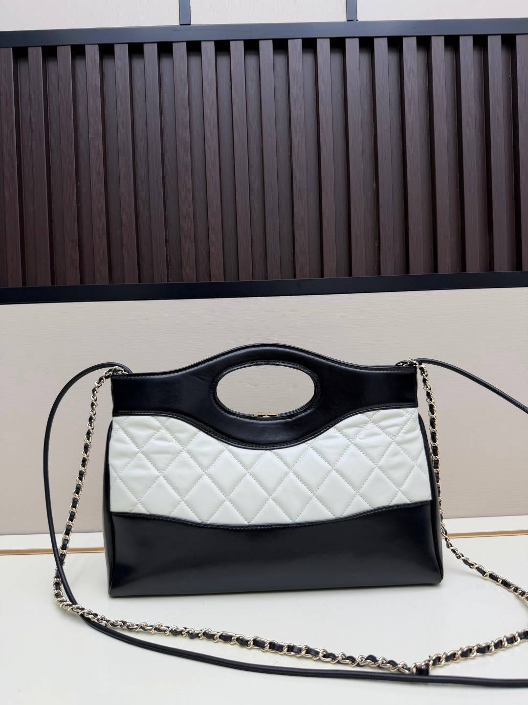 シャネル CHANEL マトラッセ ラムスキン チェーンショルダーバッグ ブラック ホワイト バイカラー ゴールド金具 - 画像 15
