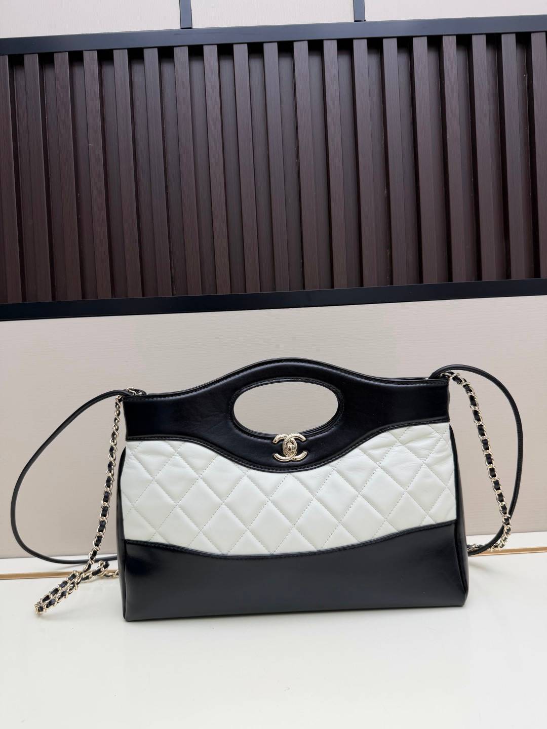 シャネル CHANEL マトラッセ ラムスキン チェーンショルダーバッグ ブラック ホワイト バイカラー ゴールド金具 - 画像 17