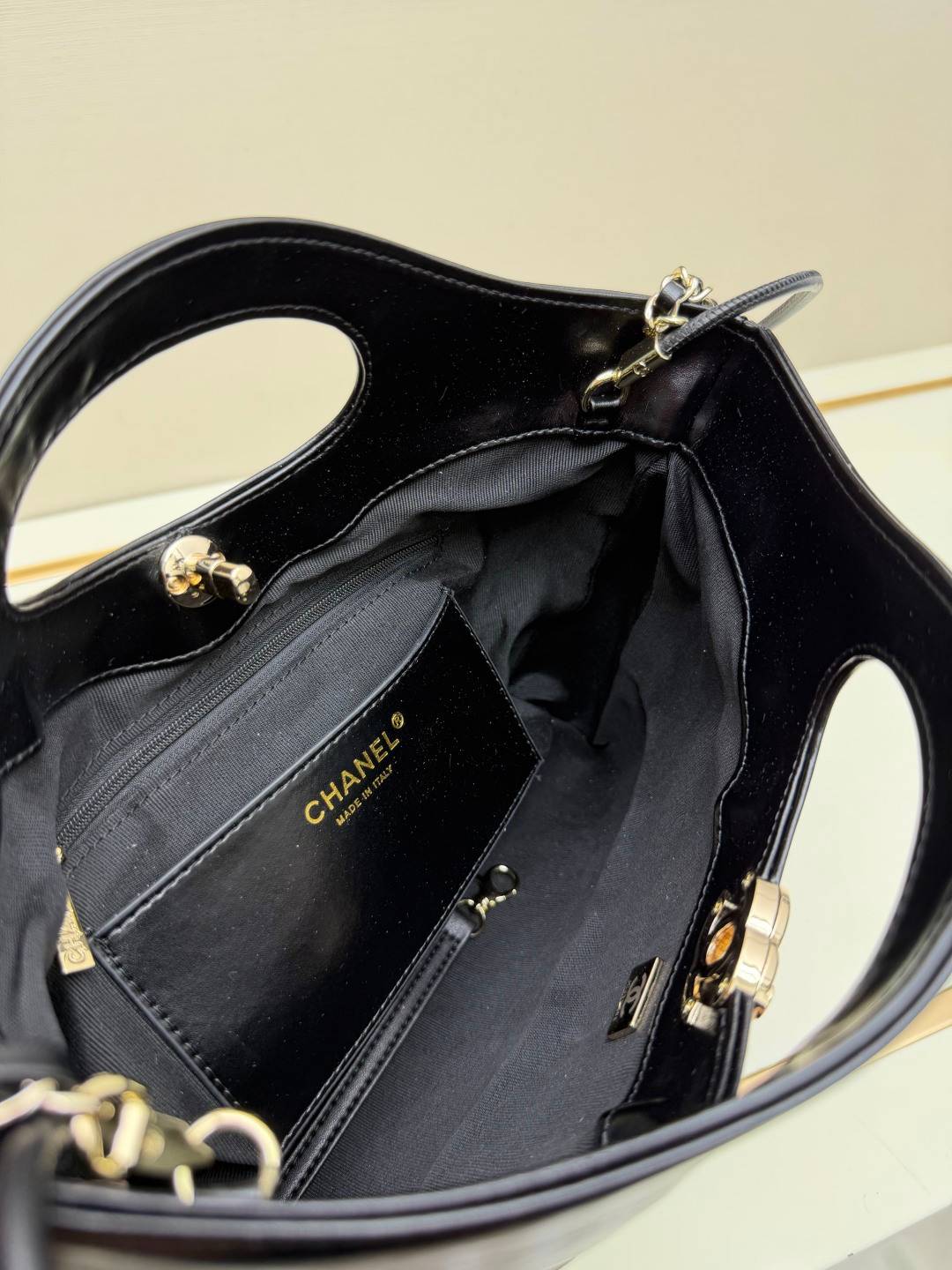 シャネル CHANEL マトラッセ ラムスキン チェーンショルダーバッグ ブラック ホワイト バイカラー ゴールド金具 - 画像 18