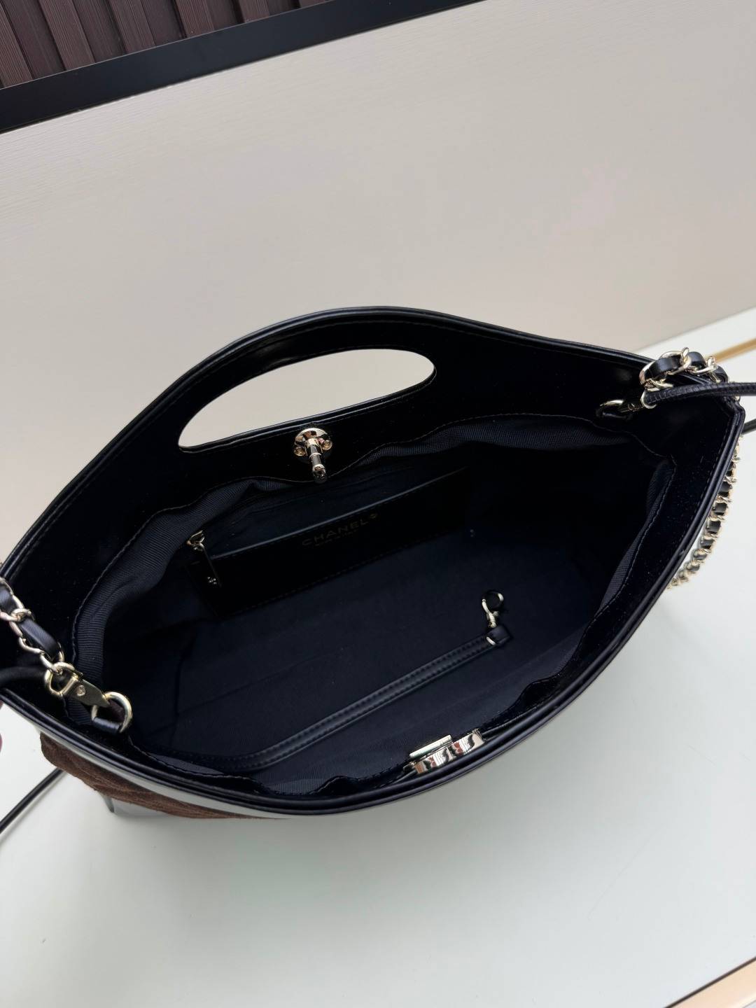 シャネル CHANEL マトラッセ ラムスキン チェーンショルダーバッグ ブラック ホワイト バイカラー ゴールド金具 - 画像 19