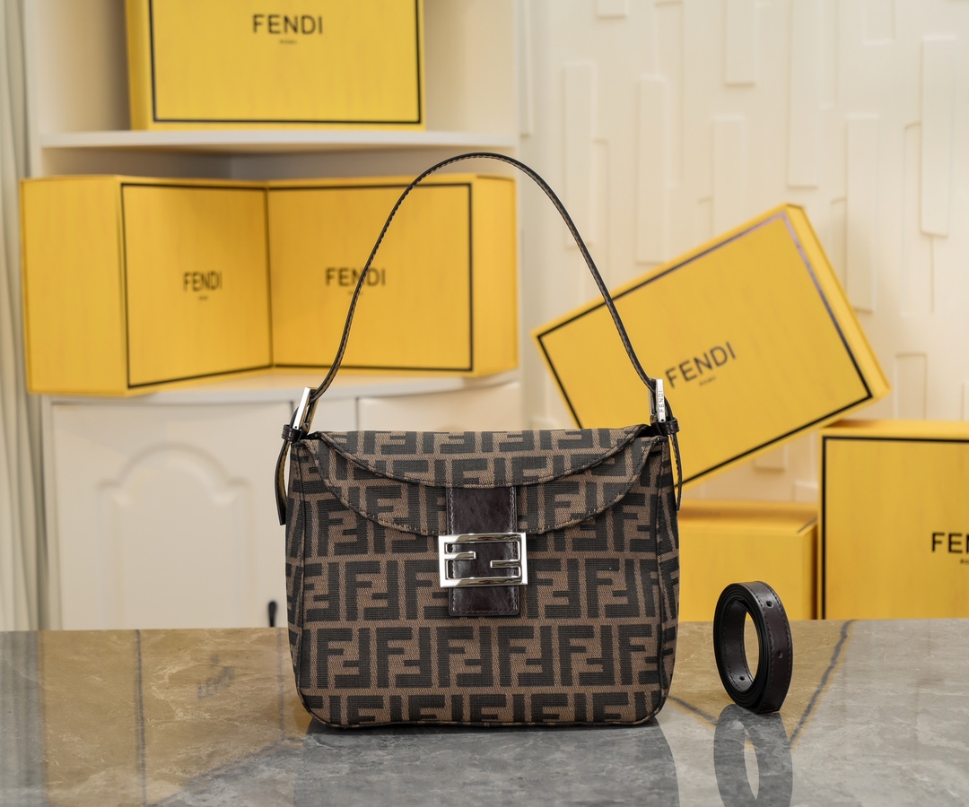 FENDI　フェンディ　マンマバケット　ズッカ柄　ワンショルダーバッグ　茶　レディースバッグ