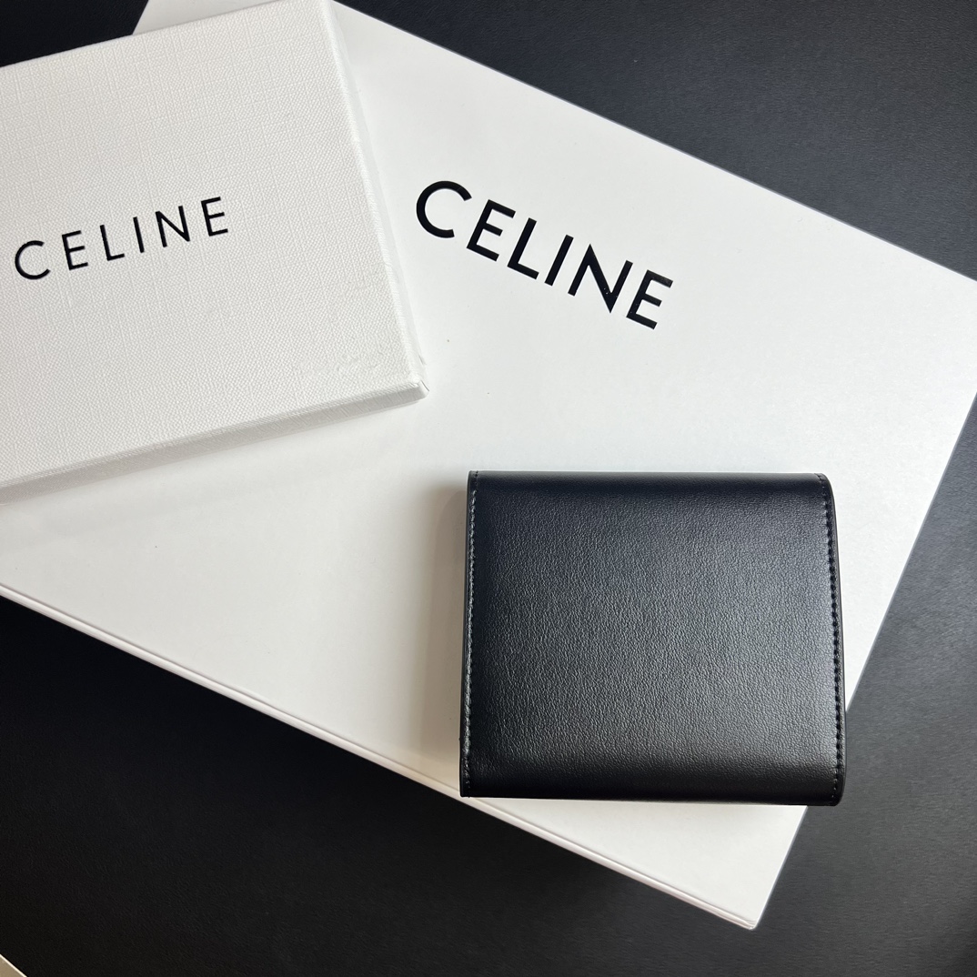 CELINE セリーヌ 黒 フラップ式財布 ゴールド金具 二つ折り 財布 1枚入 50文字以内 - 画像 2