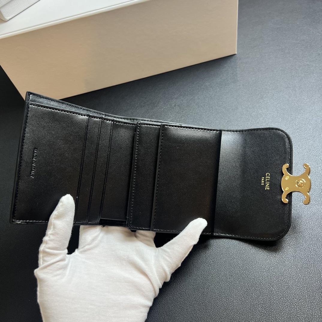 CELINE セリーヌ 黒 フラップ式財布 ゴールド金具 二つ折り 財布 1枚入 50文字以内 - 画像 8