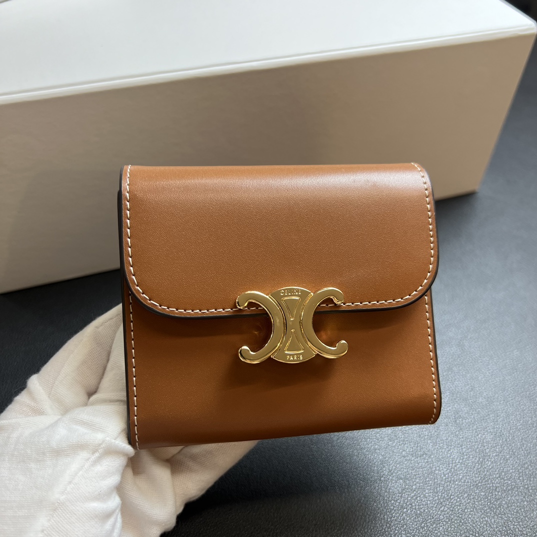 CELINE セリーヌ レザーワallet ブラウン 二つ折り 小銭入れ付き 1色入 💼 - 画像 3