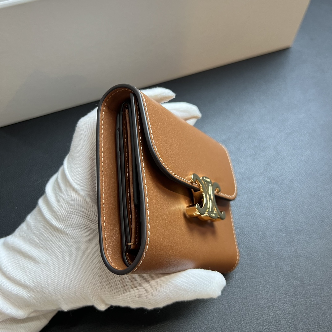 CELINE セリーヌ レザーワallet ブラウン 二つ折り 小銭入れ付き 1色入 💼 - 画像 4