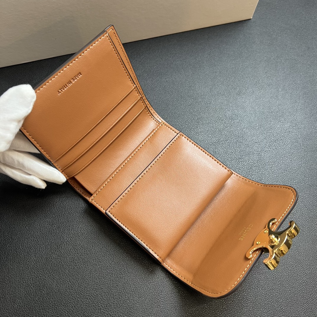 CELINE セリーヌ レザーワallet ブラウン 二つ折り 小銭入れ付き 1色入 💼 - 画像 8