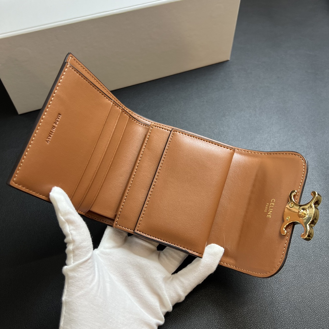 CELINE セリーヌ レザーワallet ブラウン 二つ折り 小銭入れ付き 1色入 💼 - 画像 9