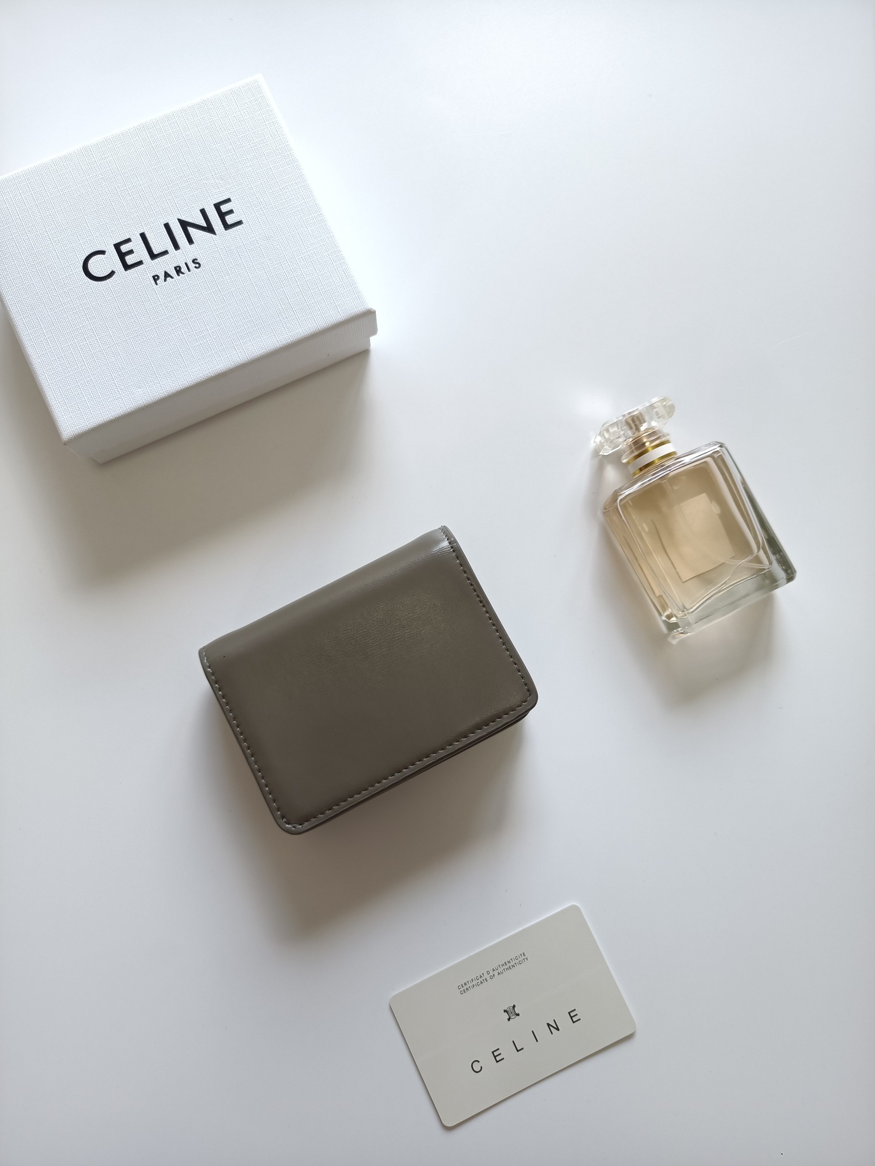 CELINE セリーヌ 二つ折りウォレット グレー 二つ折り財布 財布 靴下付き ✨ - 画像 3