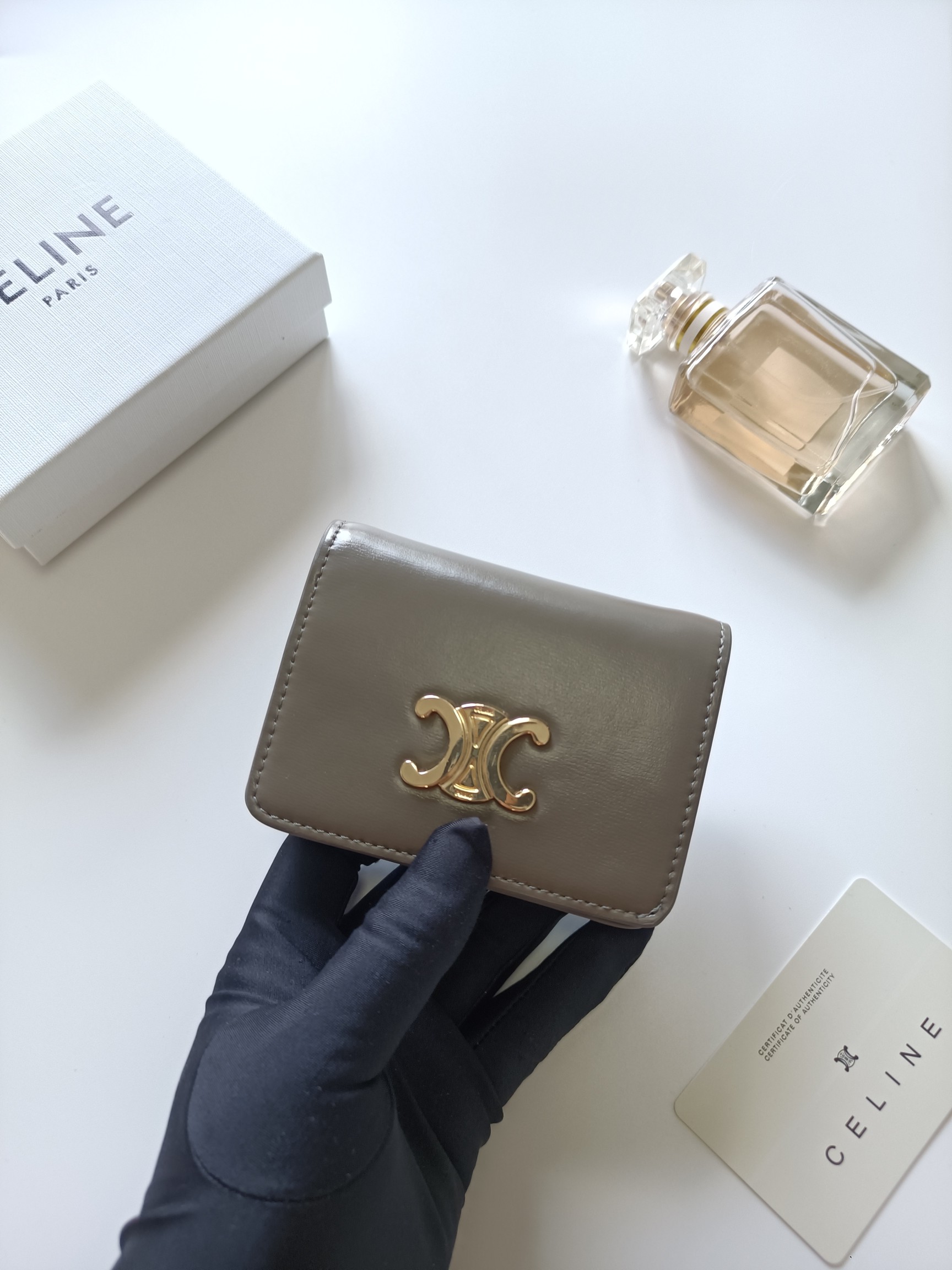 CELINE セリーヌ 二つ折りウォレット グレー 二つ折り財布 財布 靴下付き ✨ - 画像 4