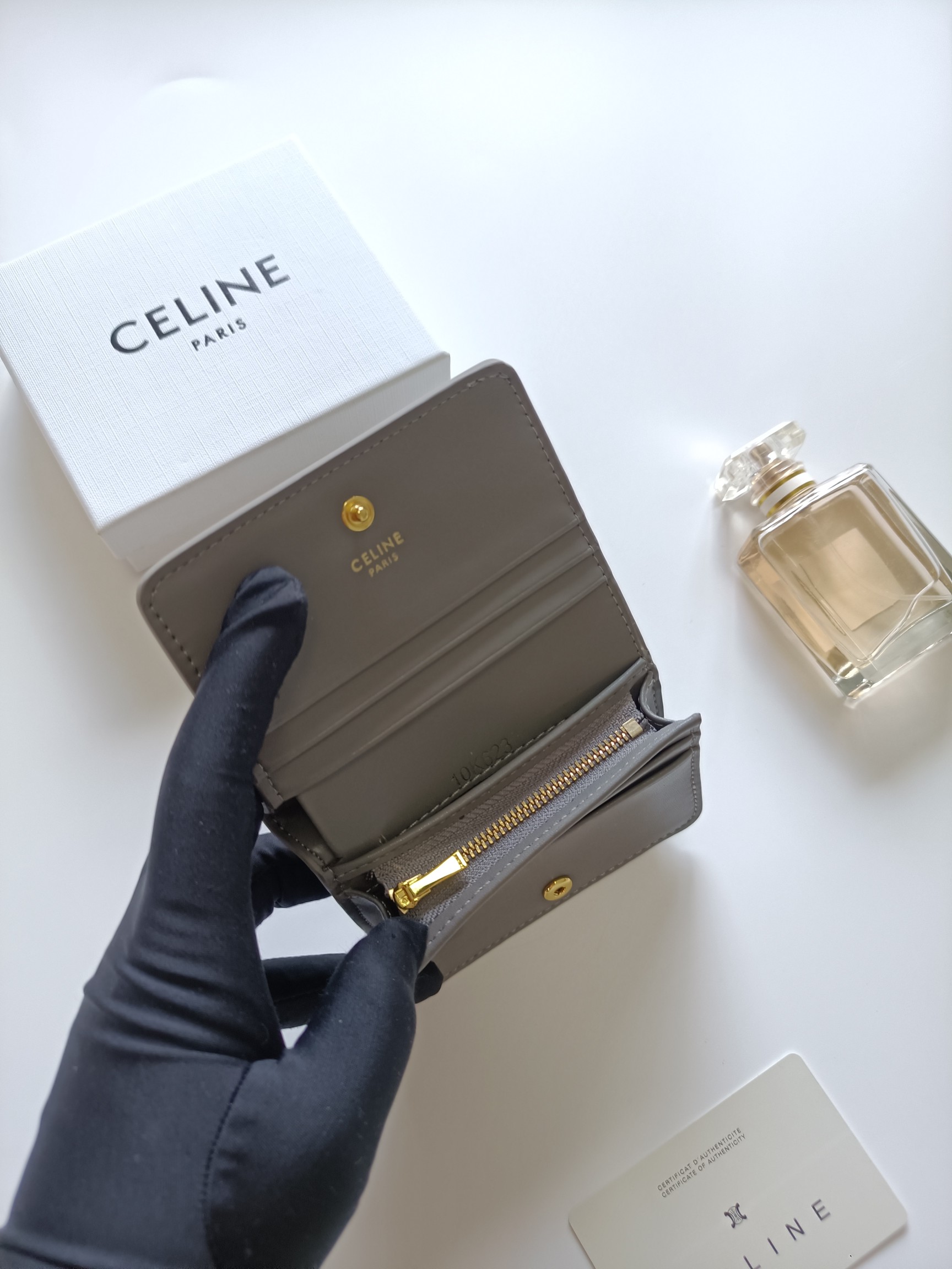 CELINE セリーヌ 二つ折りウォレット グレー 二つ折り財布 財布 靴下付き ✨ - 画像 6