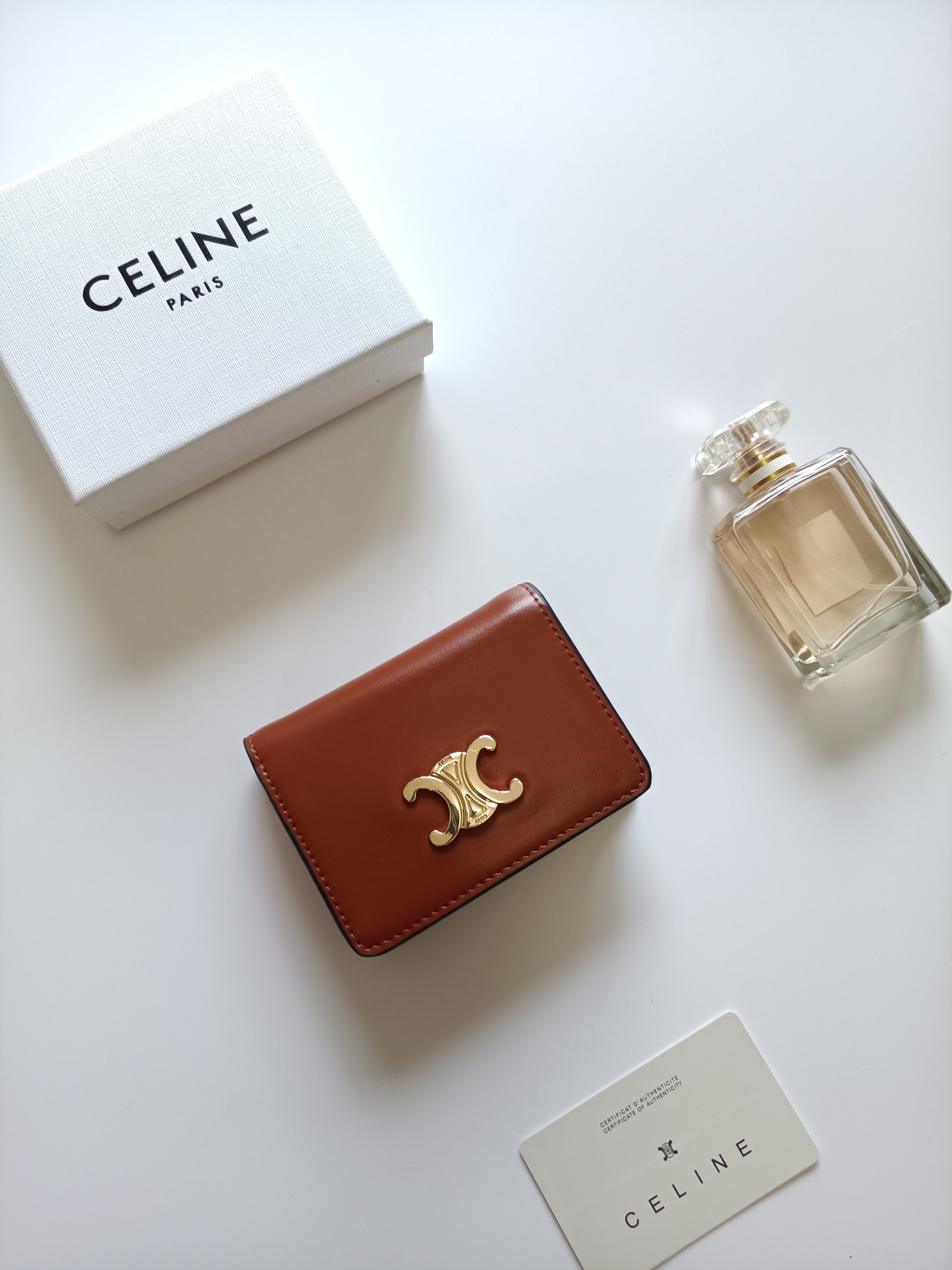 CELINE ボディーウォレット ブラウン 2つ折り 長財布 二つ折り ウォレット 本革 ゴールド金具 ✨